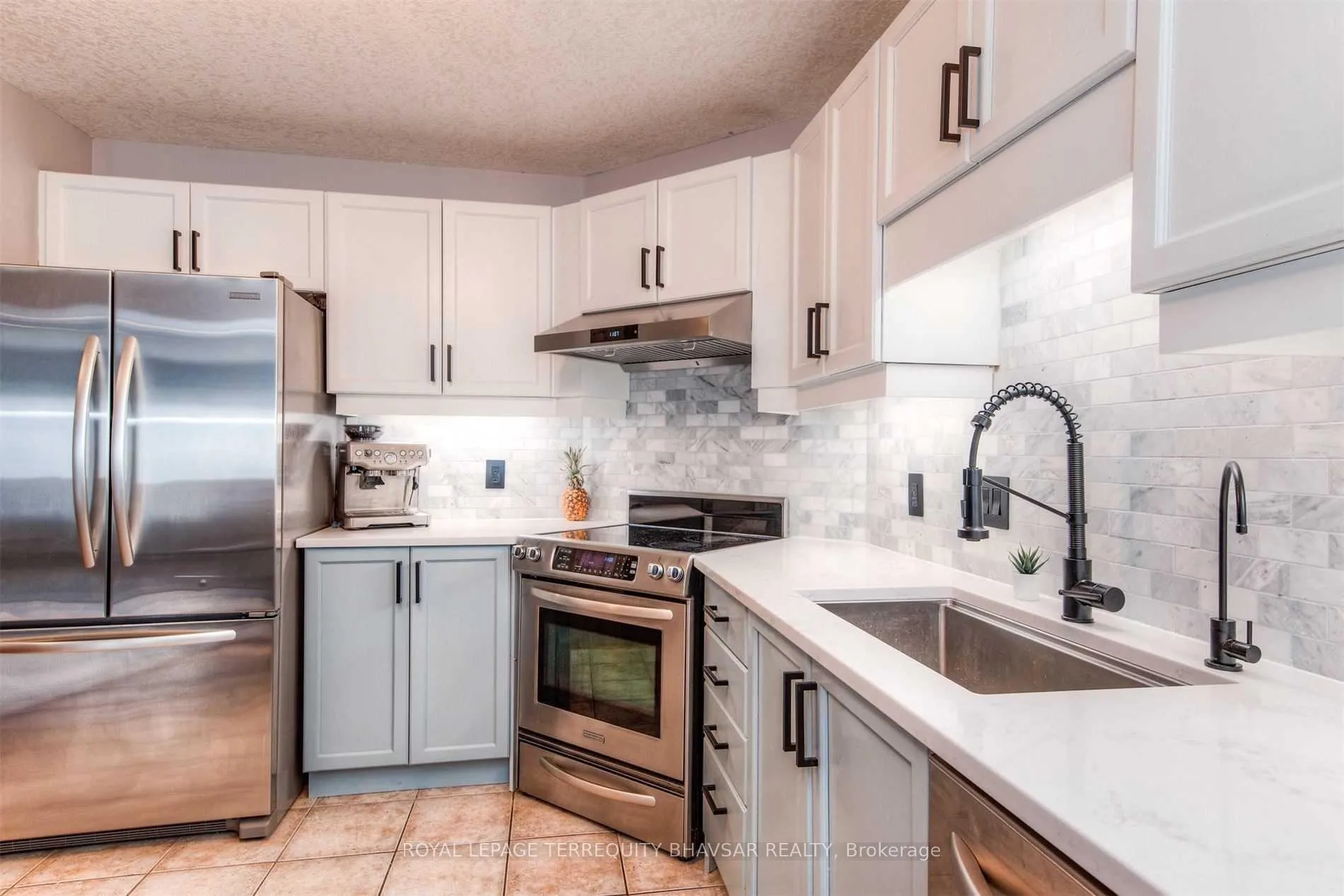 Photo 10 of 57 Rockcliffe Drive, Kitchener — HOMEH