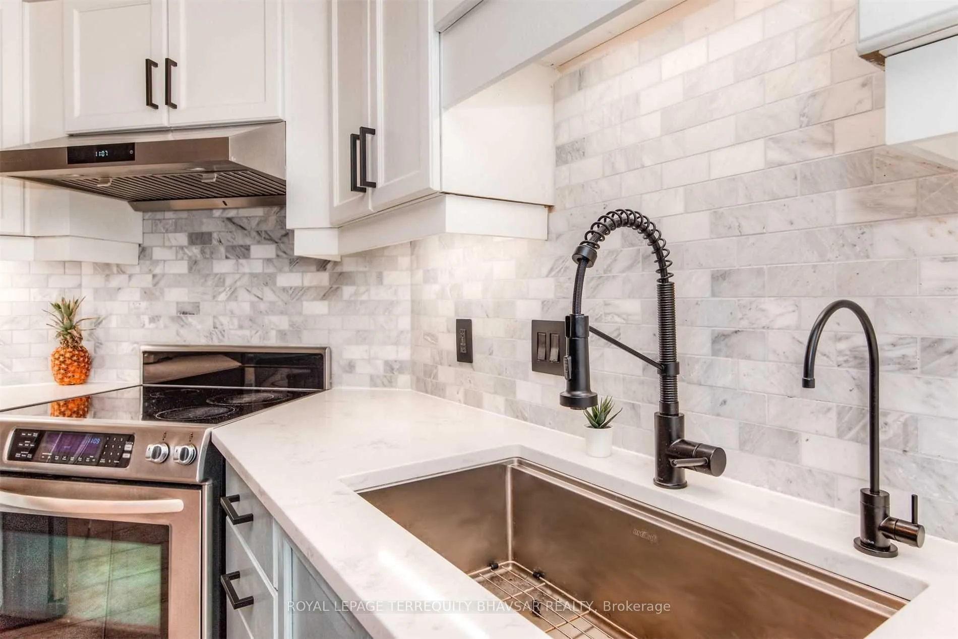 Photo 11 of 57 Rockcliffe Drive, Kitchener — HOMEH