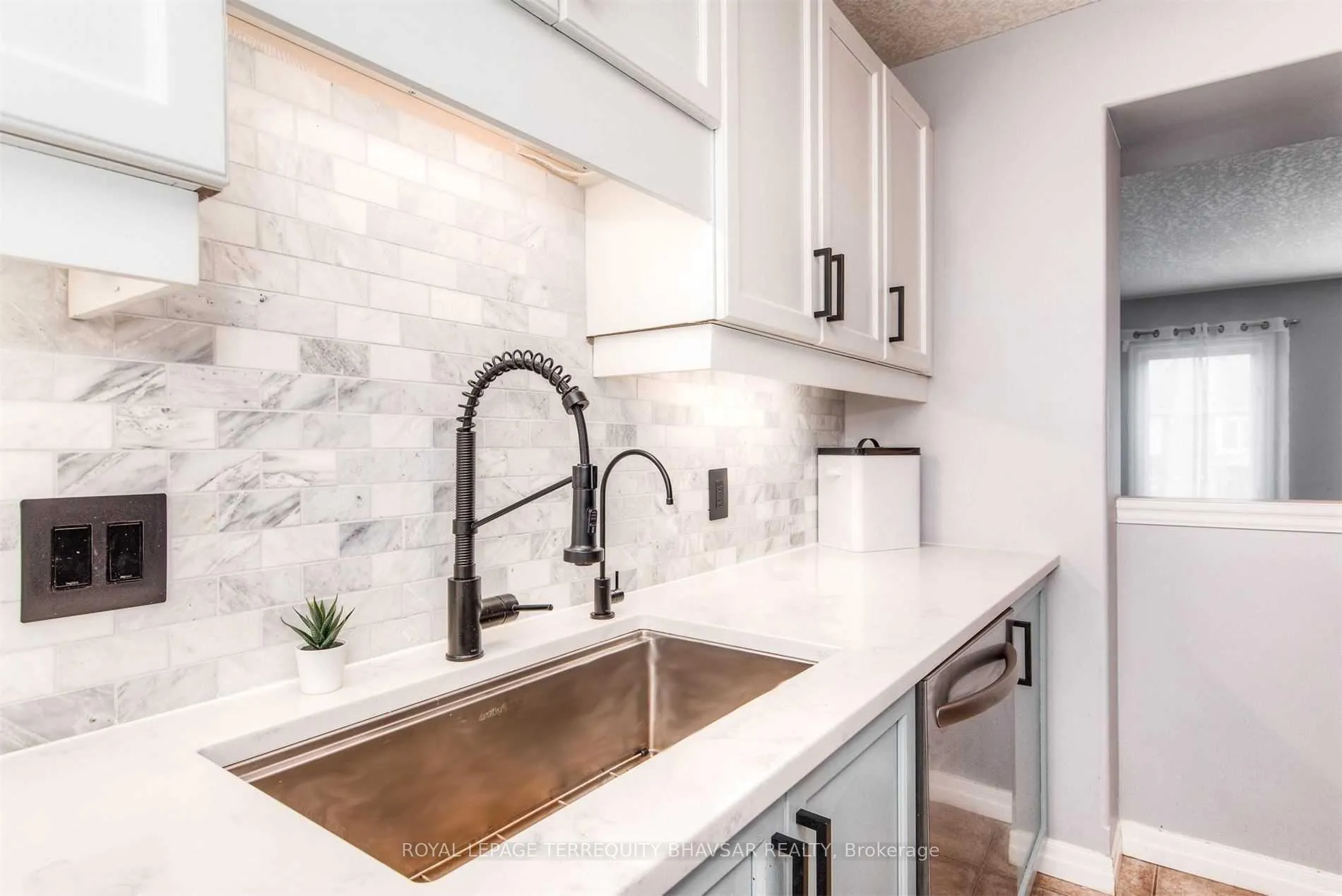 Photo 12 of 57 Rockcliffe Drive, Kitchener — HOMEH
