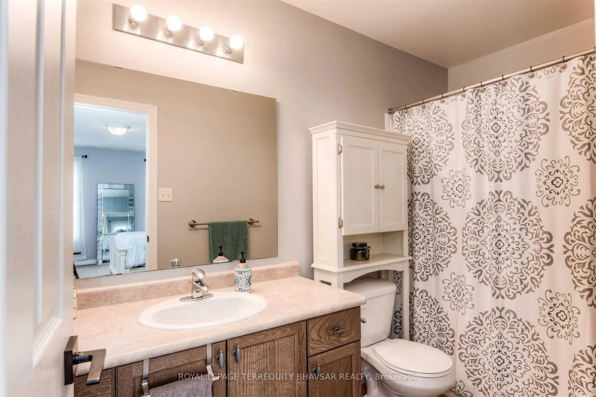 Photo 23 of 57 Rockcliffe Drive, Kitchener — HOMEH
