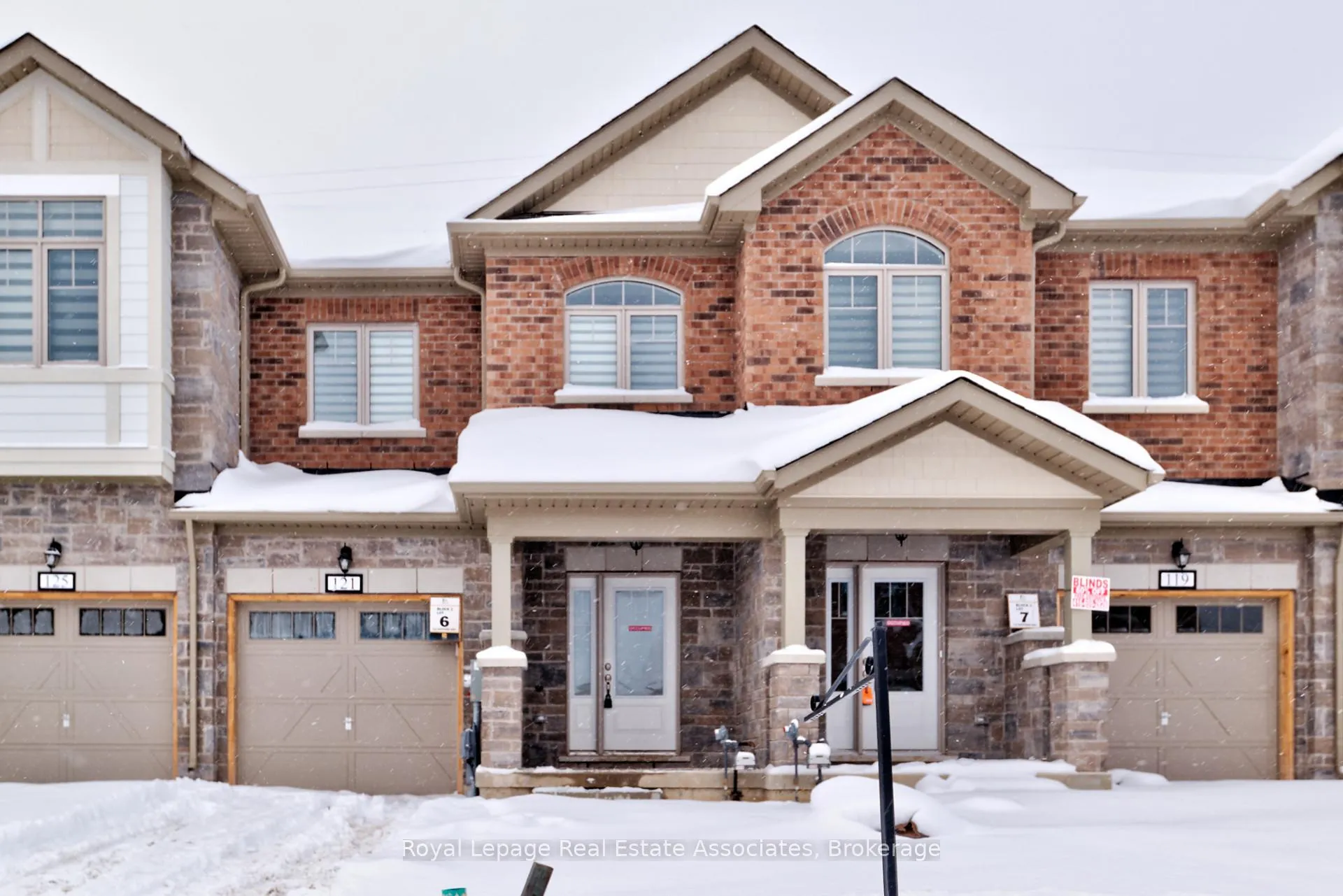 Photo 1 of 121 Sapphire Way, Thorold, Rolling Meadows — HOMEH