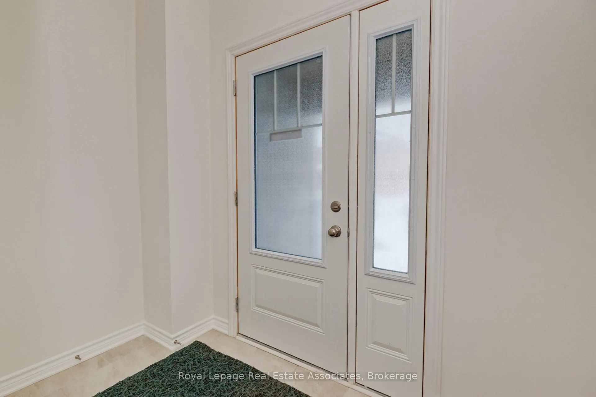 Photo 3 of 121 Sapphire Way, Thorold, Rolling Meadows — HOMEH