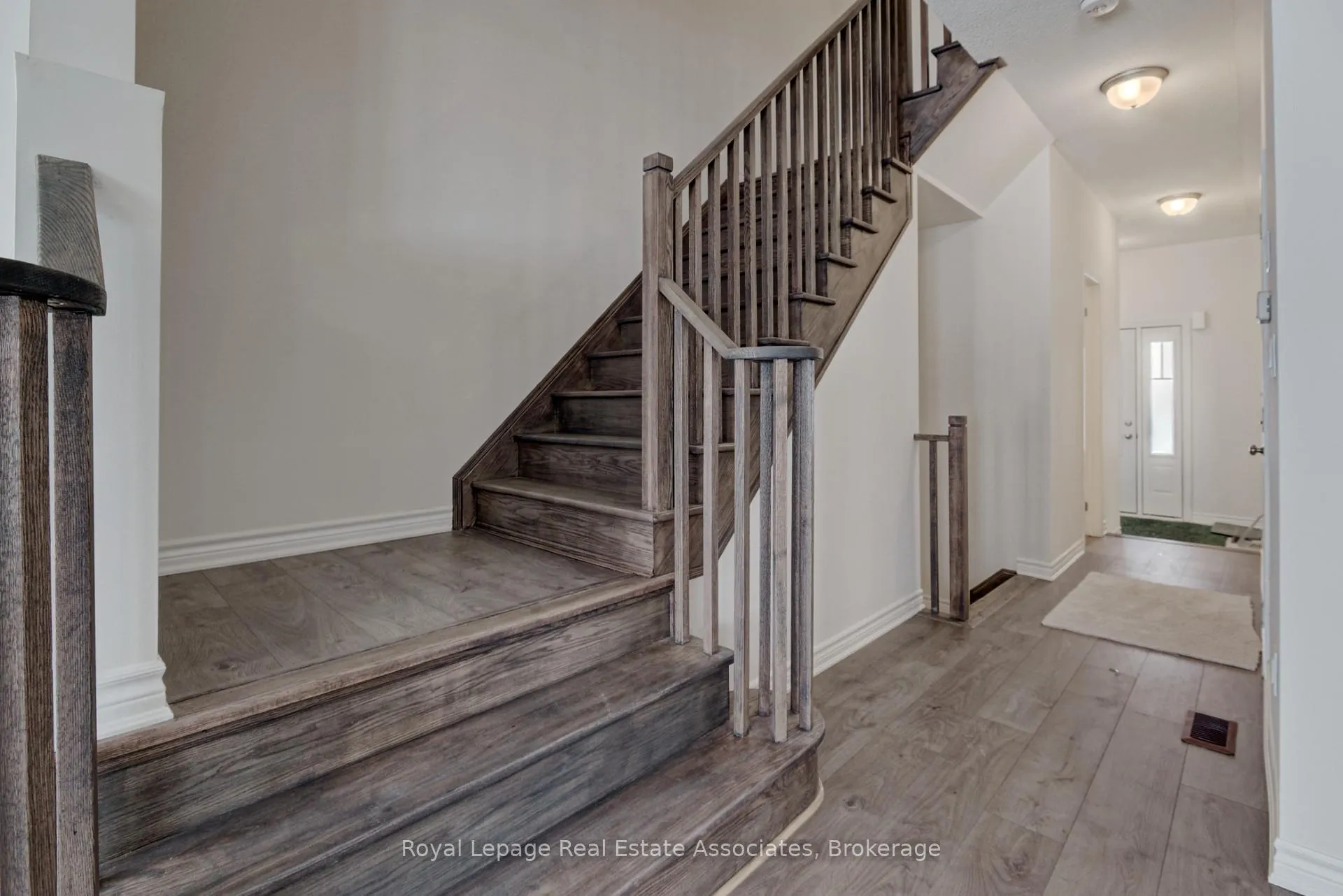 Photo 7 of 121 Sapphire Way, Thorold, Rolling Meadows — HOMEH