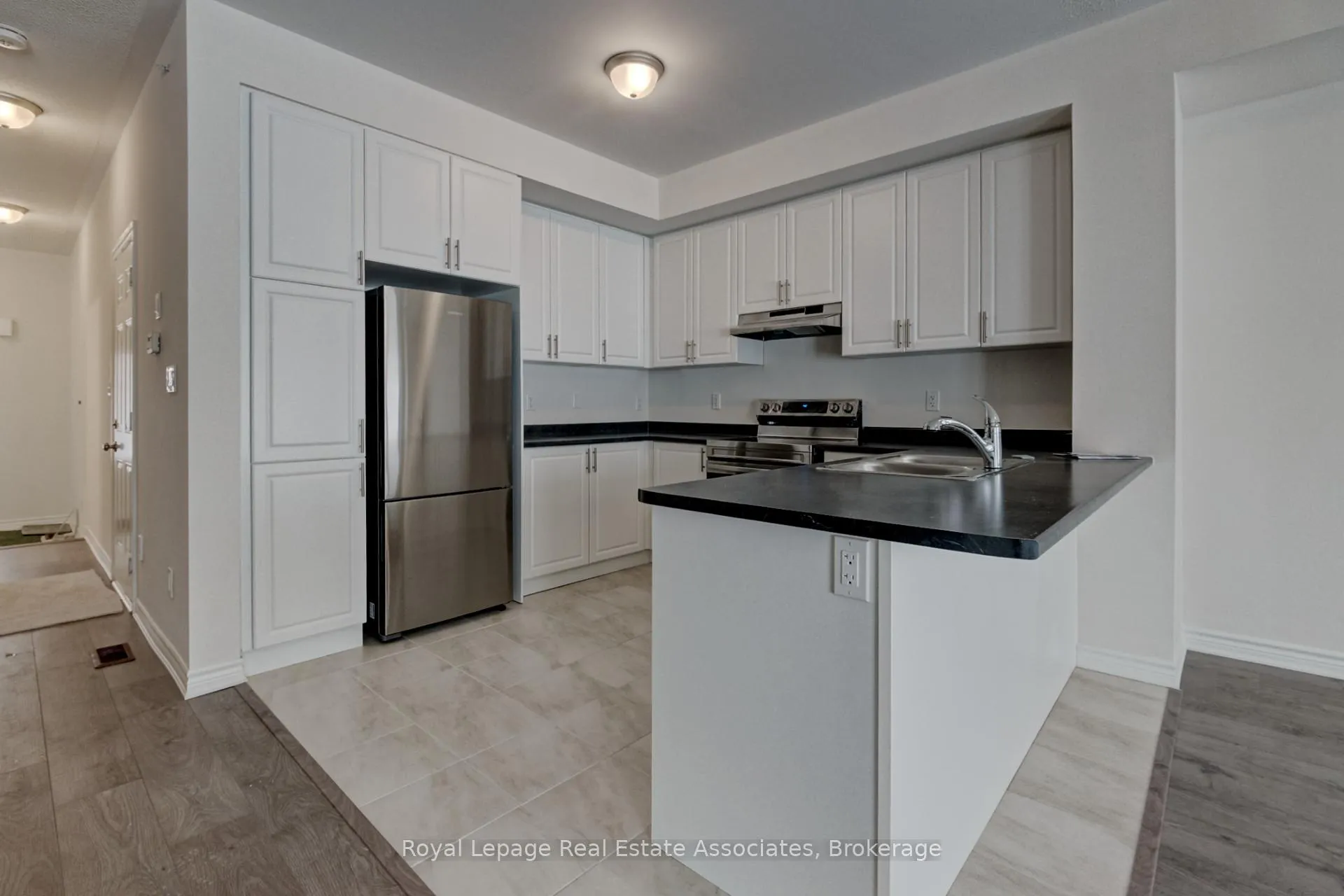 Photo 10 of 121 Sapphire Way, Thorold, Rolling Meadows — HOMEH
