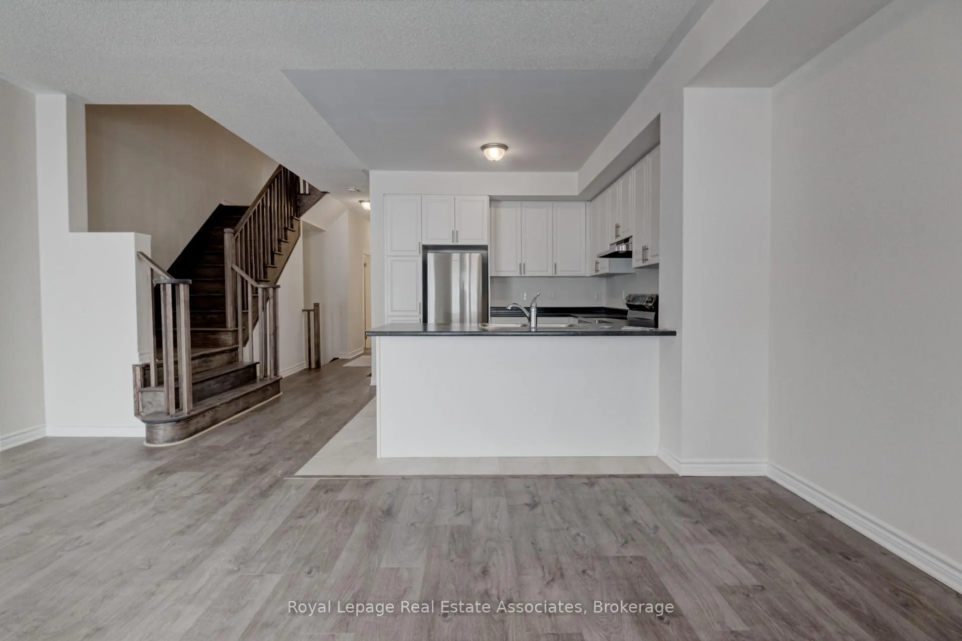 Photo 11 of 121 Sapphire Way, Thorold, Rolling Meadows — HOMEH