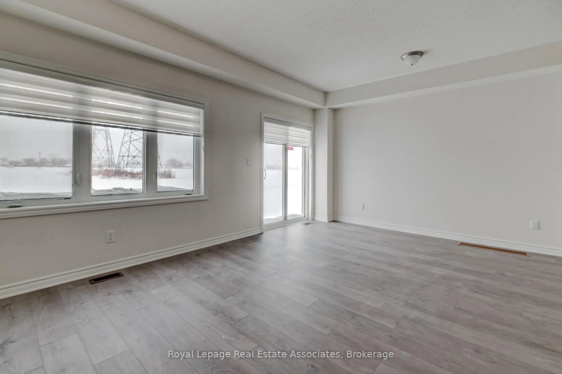 Photo 13 of 121 Sapphire Way, Thorold, Rolling Meadows — HOMEH