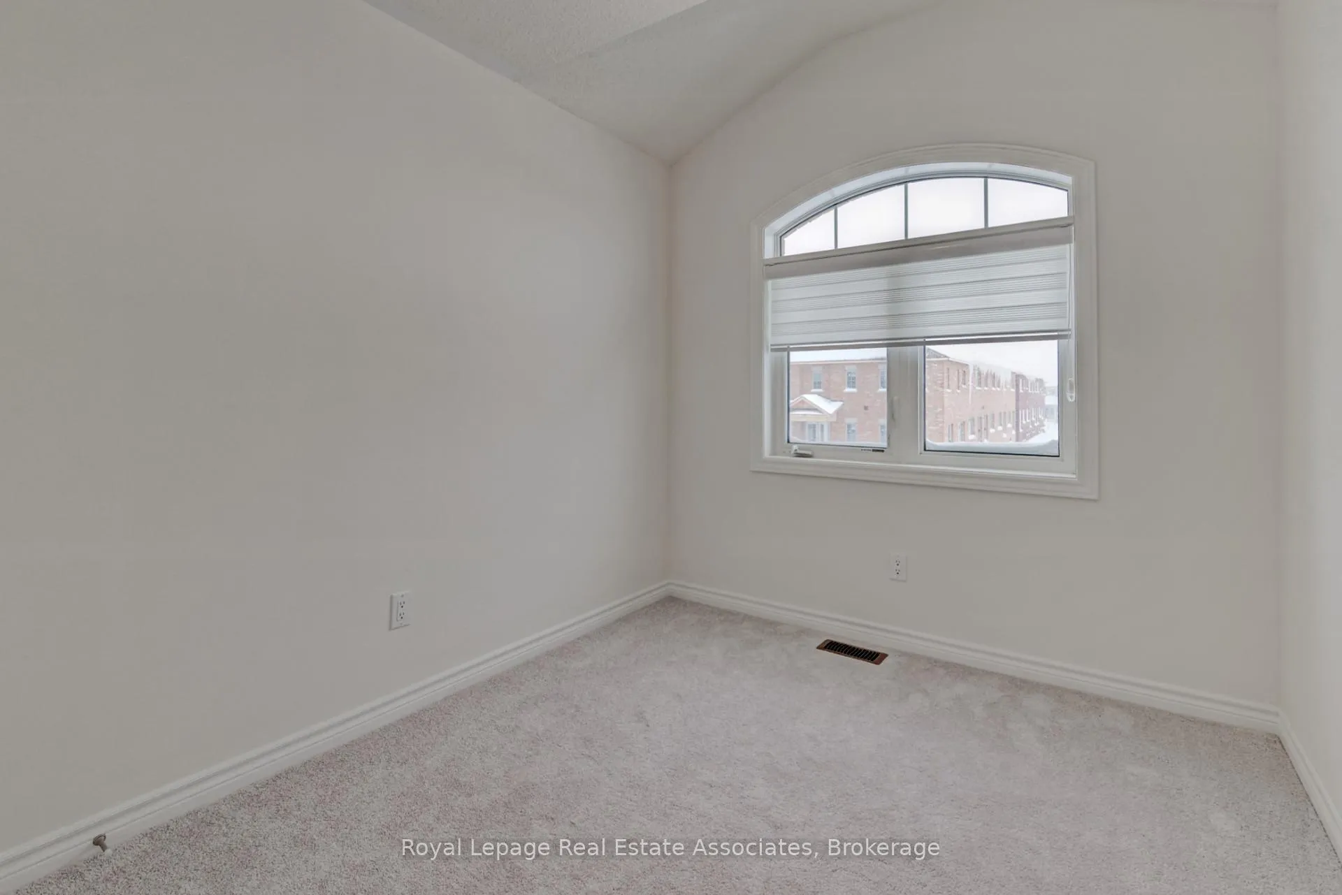 Photo 19 of 121 Sapphire Way, Thorold, Rolling Meadows — HOMEH
