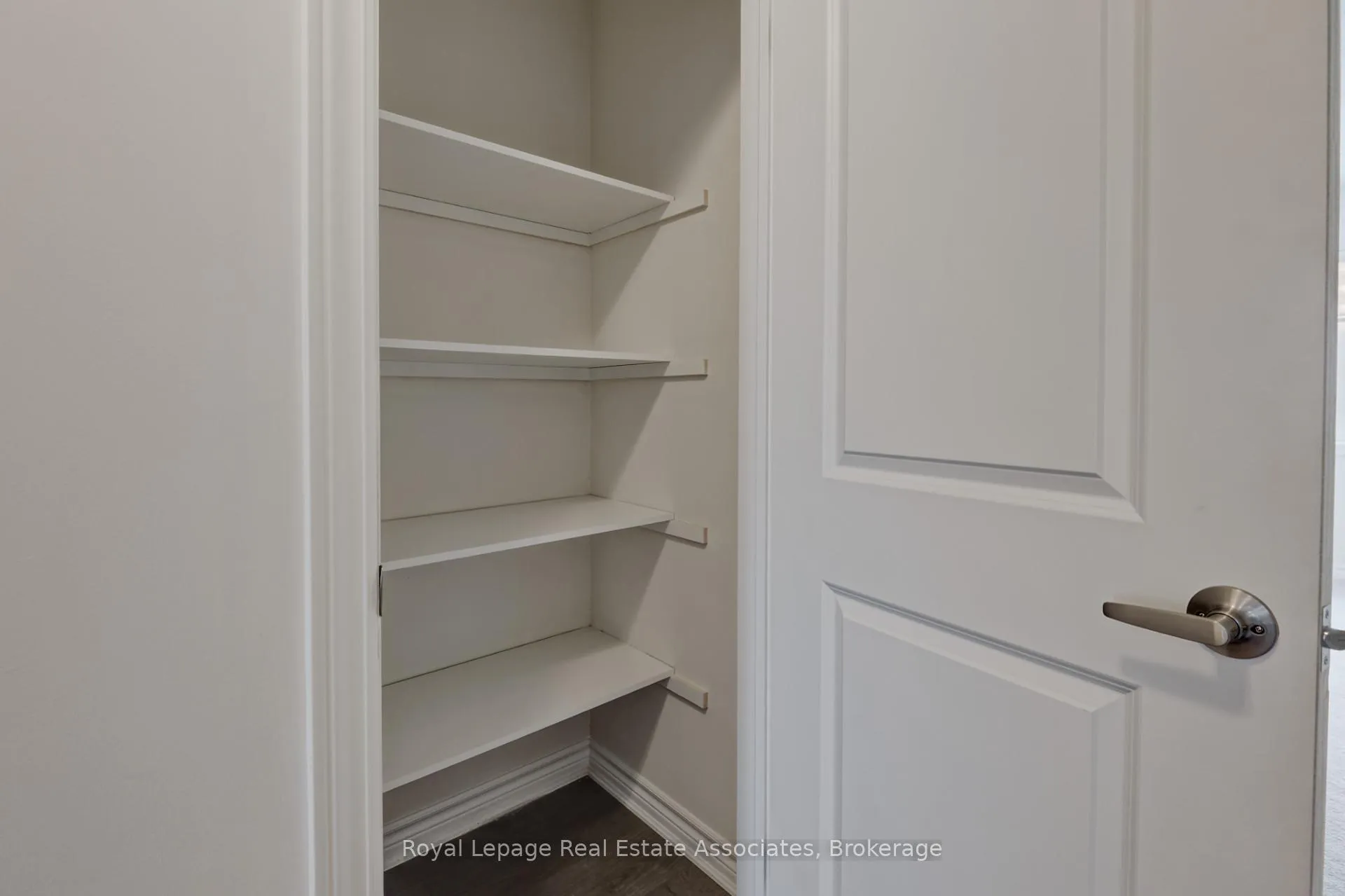 Photo 23 of 121 Sapphire Way, Thorold, Rolling Meadows — HOMEH