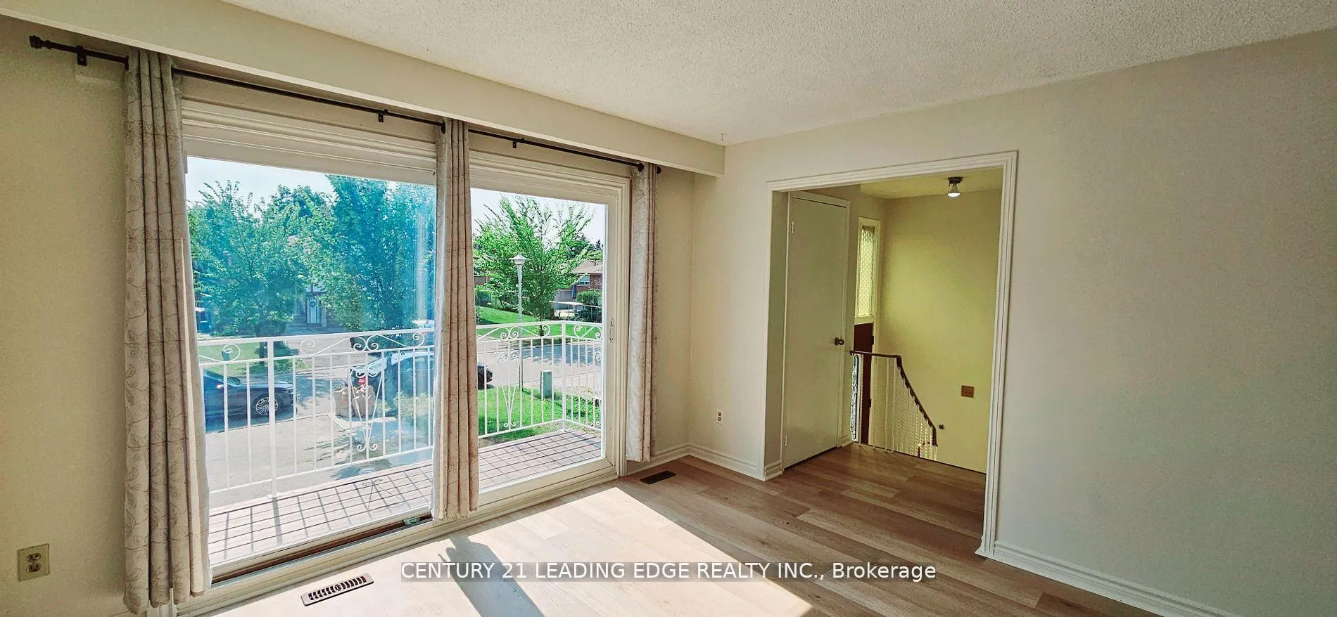 Photo 2 of Unit Upper, 39 Mallard Crescent, Brampton, Central Park — HOMEH