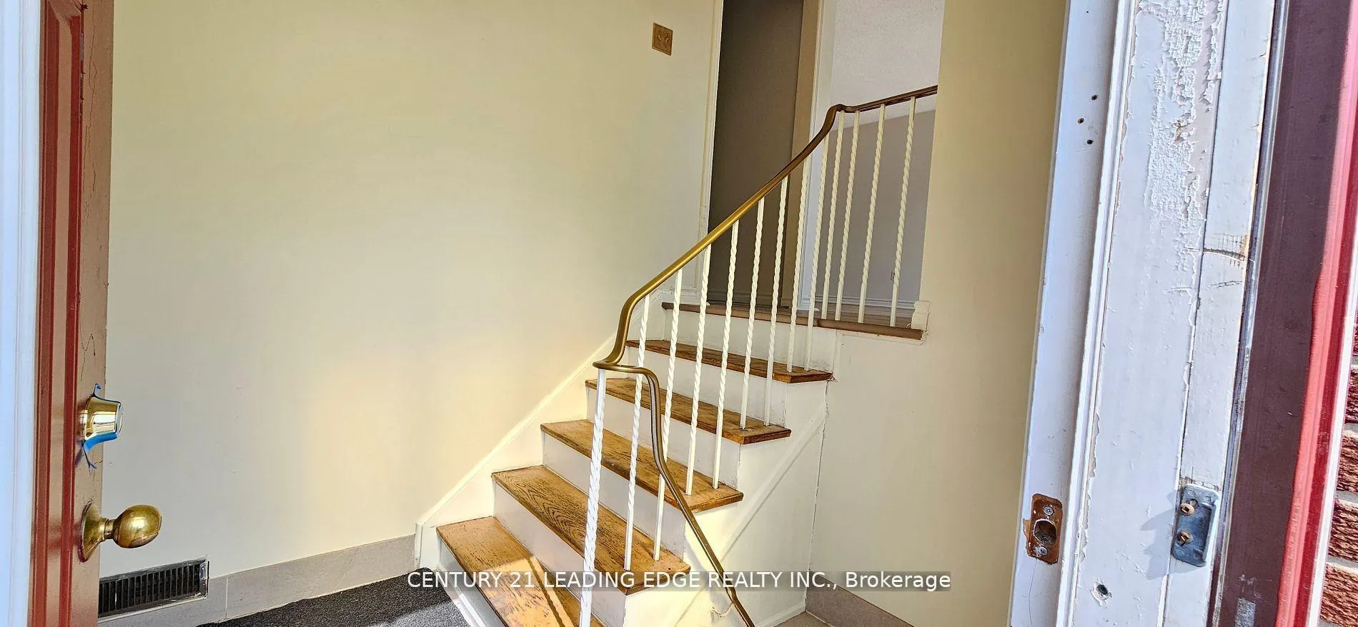 Photo 3 of Unit Upper, 39 Mallard Crescent, Brampton, Central Park — HOMEH