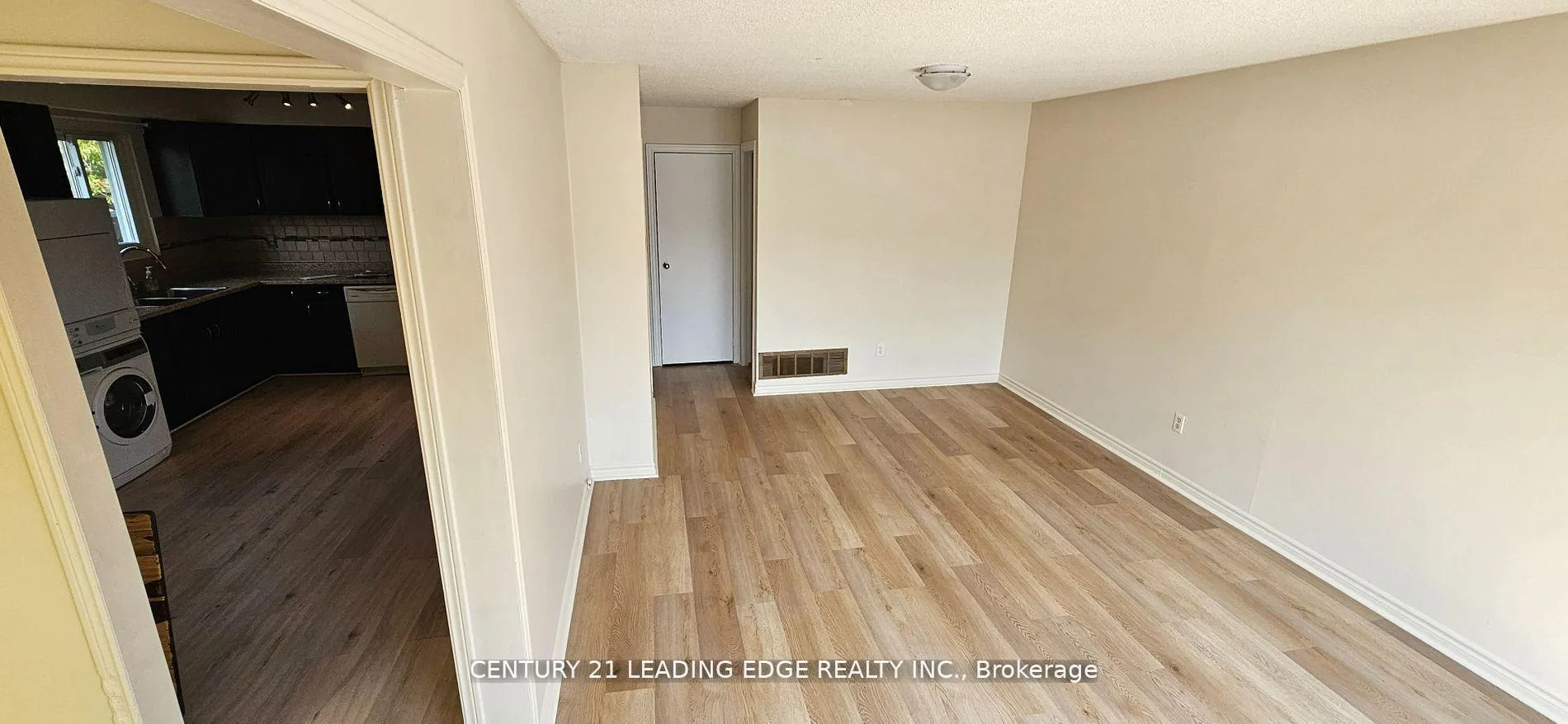 Photo 7 of Unit Upper, 39 Mallard Crescent, Brampton, Central Park — HOMEH
