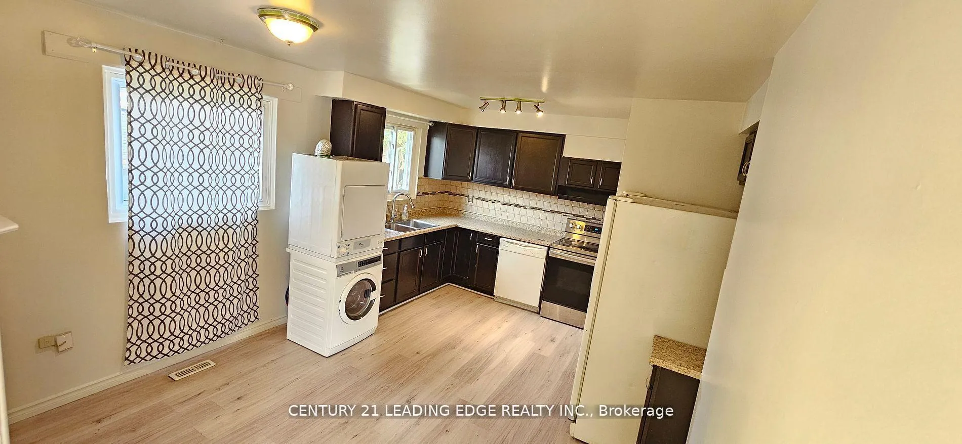 Photo 8 of Unit Upper, 39 Mallard Crescent, Brampton, Central Park — HOMEH