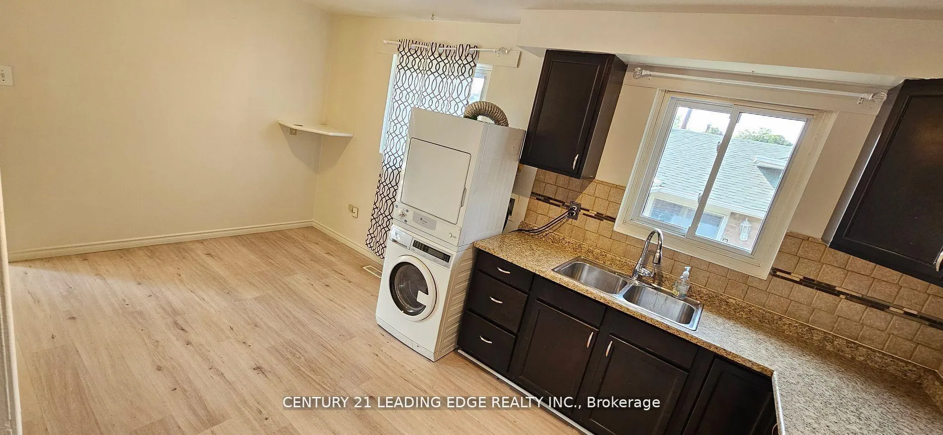 Photo 10 of Unit Upper, 39 Mallard Crescent, Brampton, Central Park — HOMEH