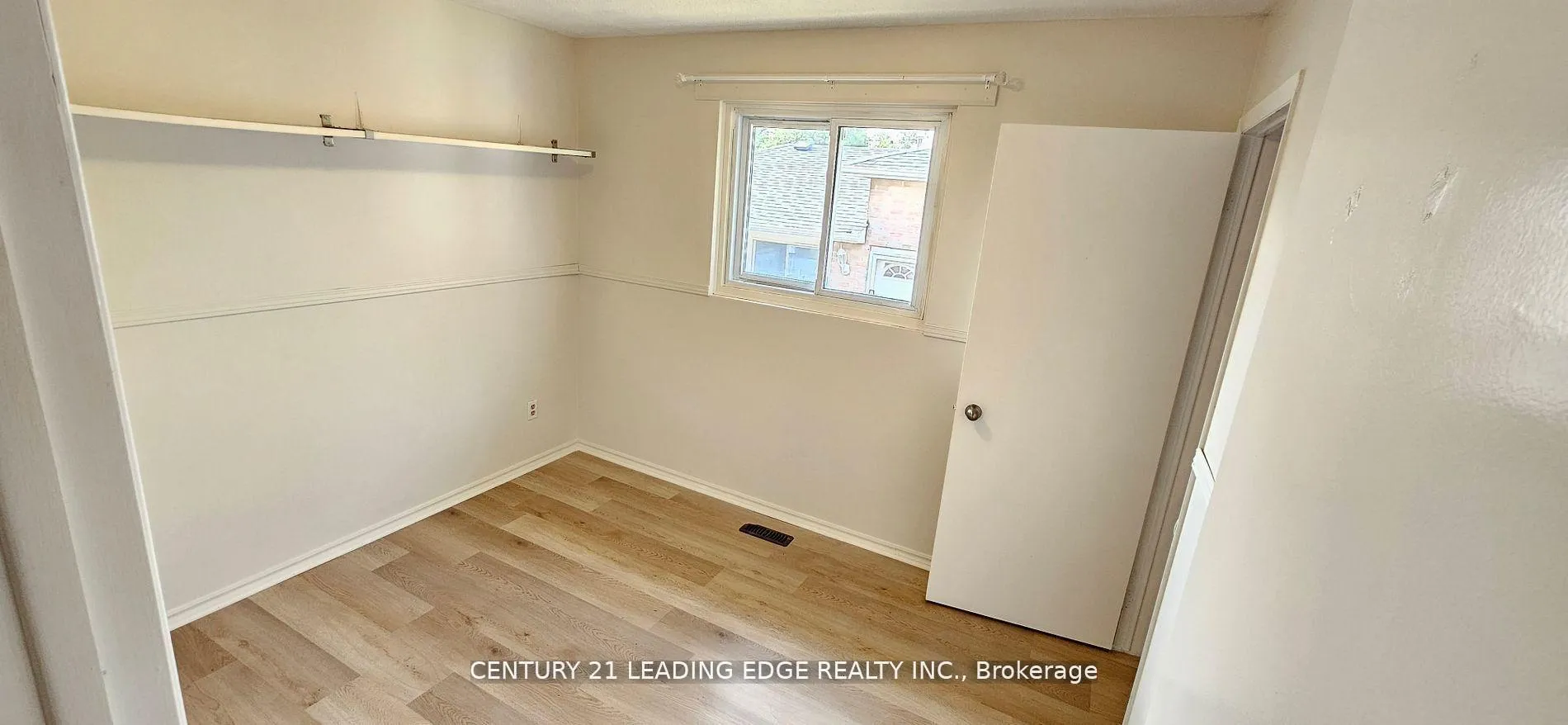 Photo 14 of Unit Upper, 39 Mallard Crescent, Brampton, Central Park — HOMEH