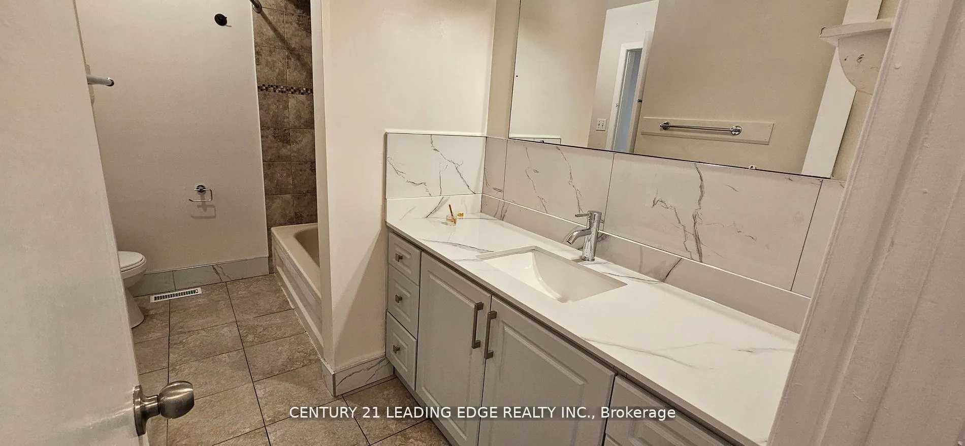Photo 25 of Unit Upper, 39 Mallard Crescent, Brampton, Central Park — HOMEH