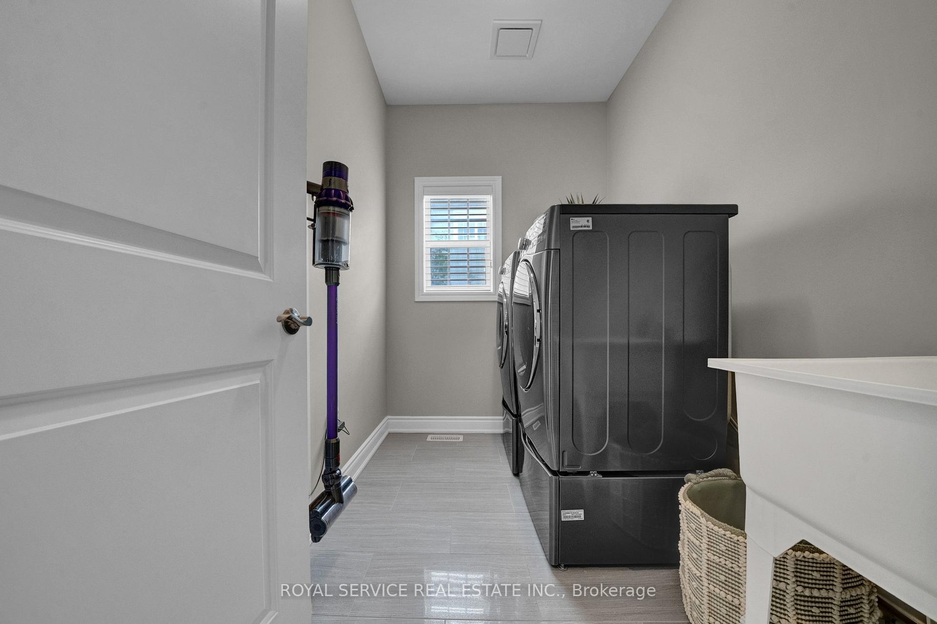 Photo 33 of 923 Charles Wilson Parkway, Cobourg — HOMEH