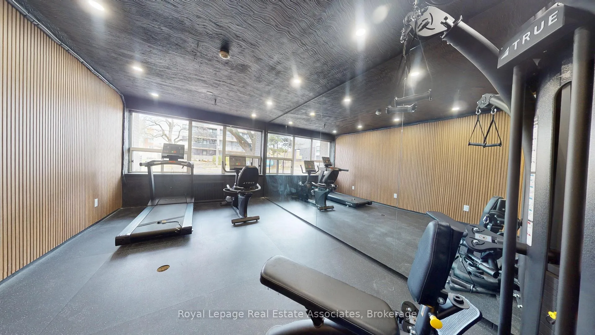 Photo 2 of Unit 4, 1 Marquette Avenue, Toronto, Englemount-Lawrence — HOMEH