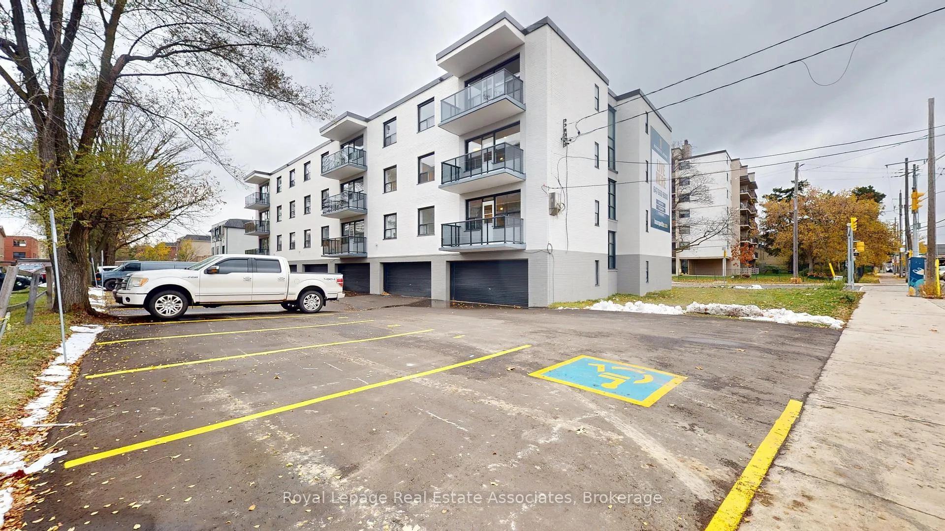 Photo 7 of Unit 4, 1 Marquette Avenue, Toronto, Englemount-Lawrence — HOMEH