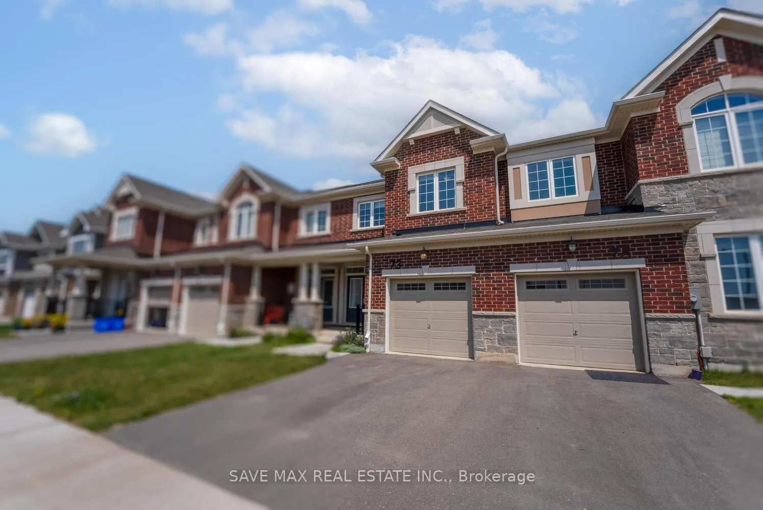 Photo 3 of 73 Forestwalk Street, Kitchener — HOMEH