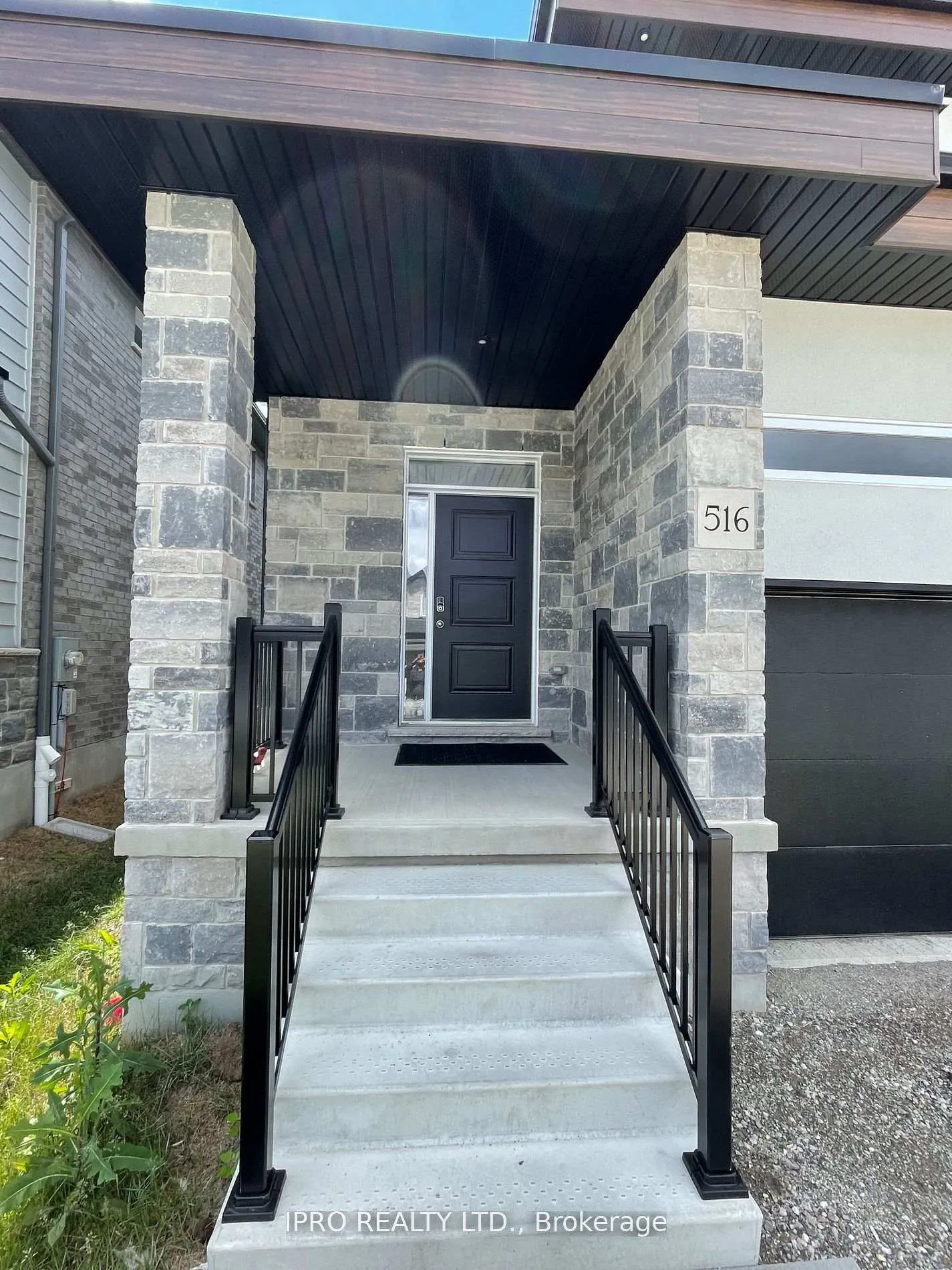 Photo 2 of 516 Doonwoods Crescent W, Kitchener — HOMEH
