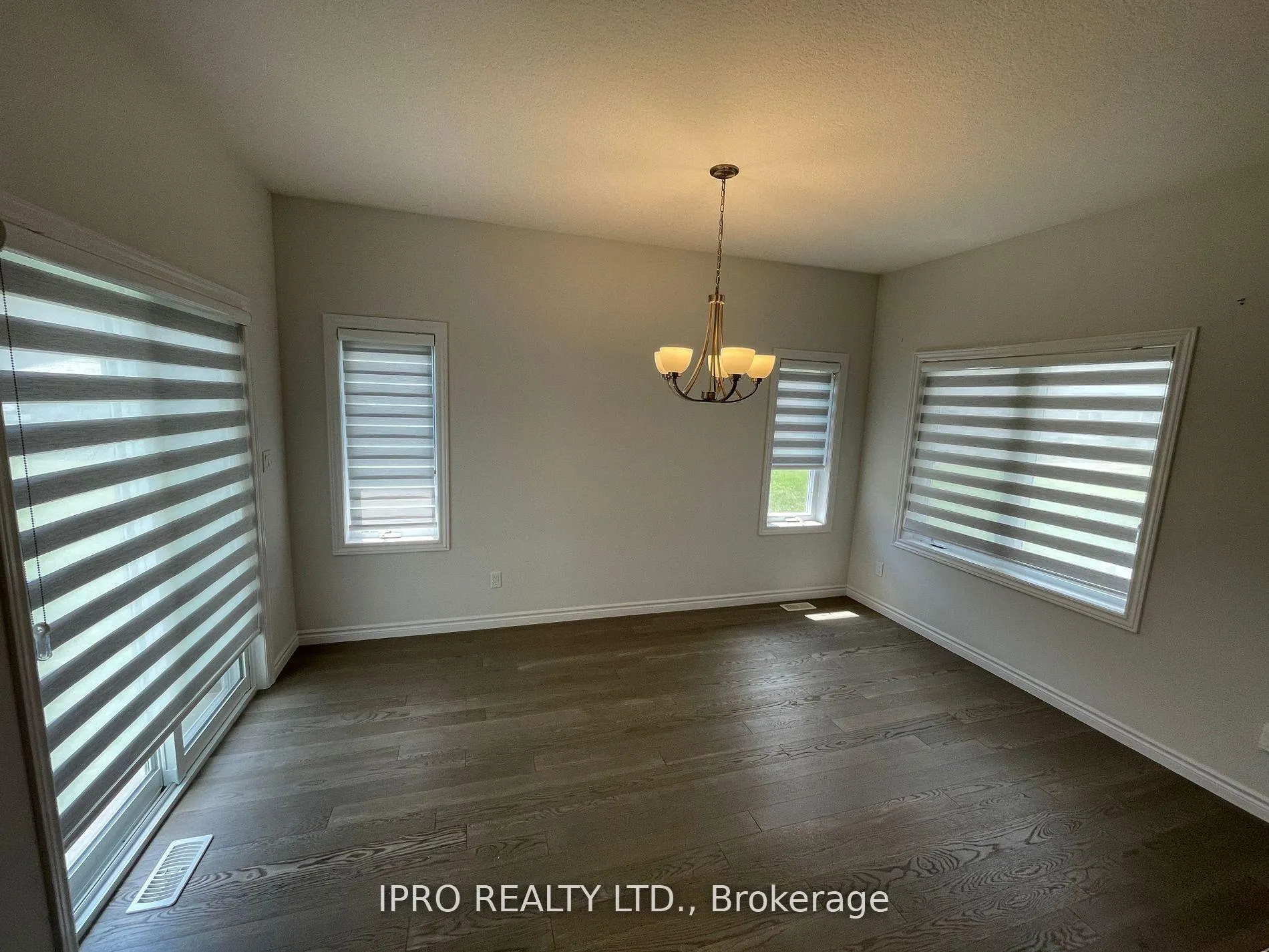 Photo 10 of 516 Doonwoods Crescent W, Kitchener — HOMEH