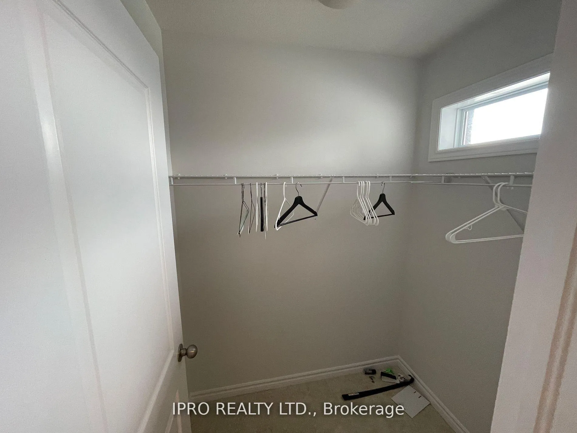 Photo 15 of 516 Doonwoods Crescent W, Kitchener — HOMEH