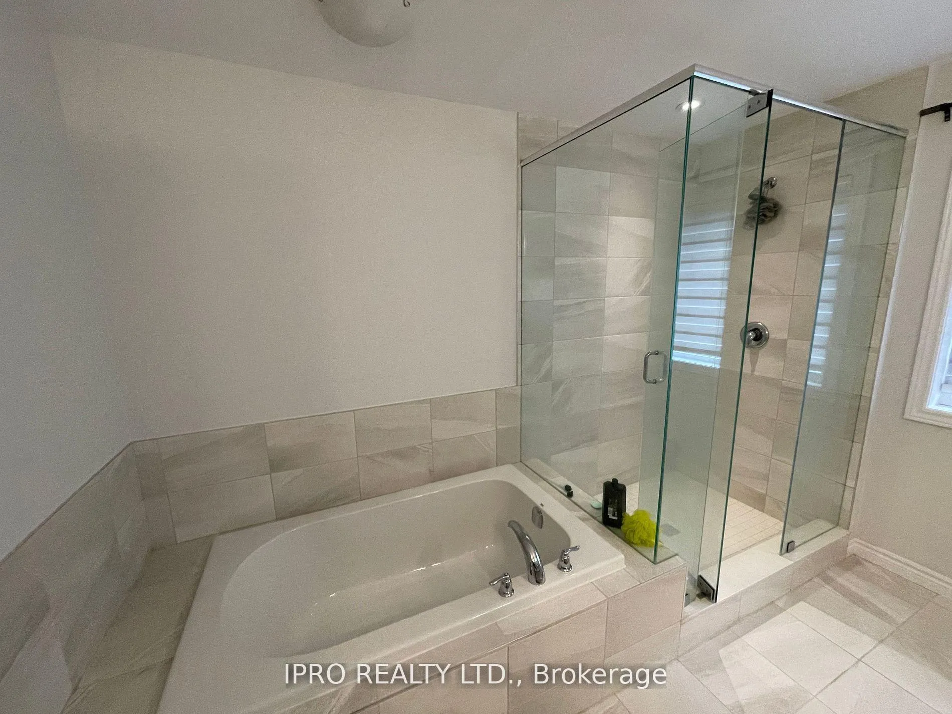 Photo 19 of 516 Doonwoods Crescent W, Kitchener — HOMEH
