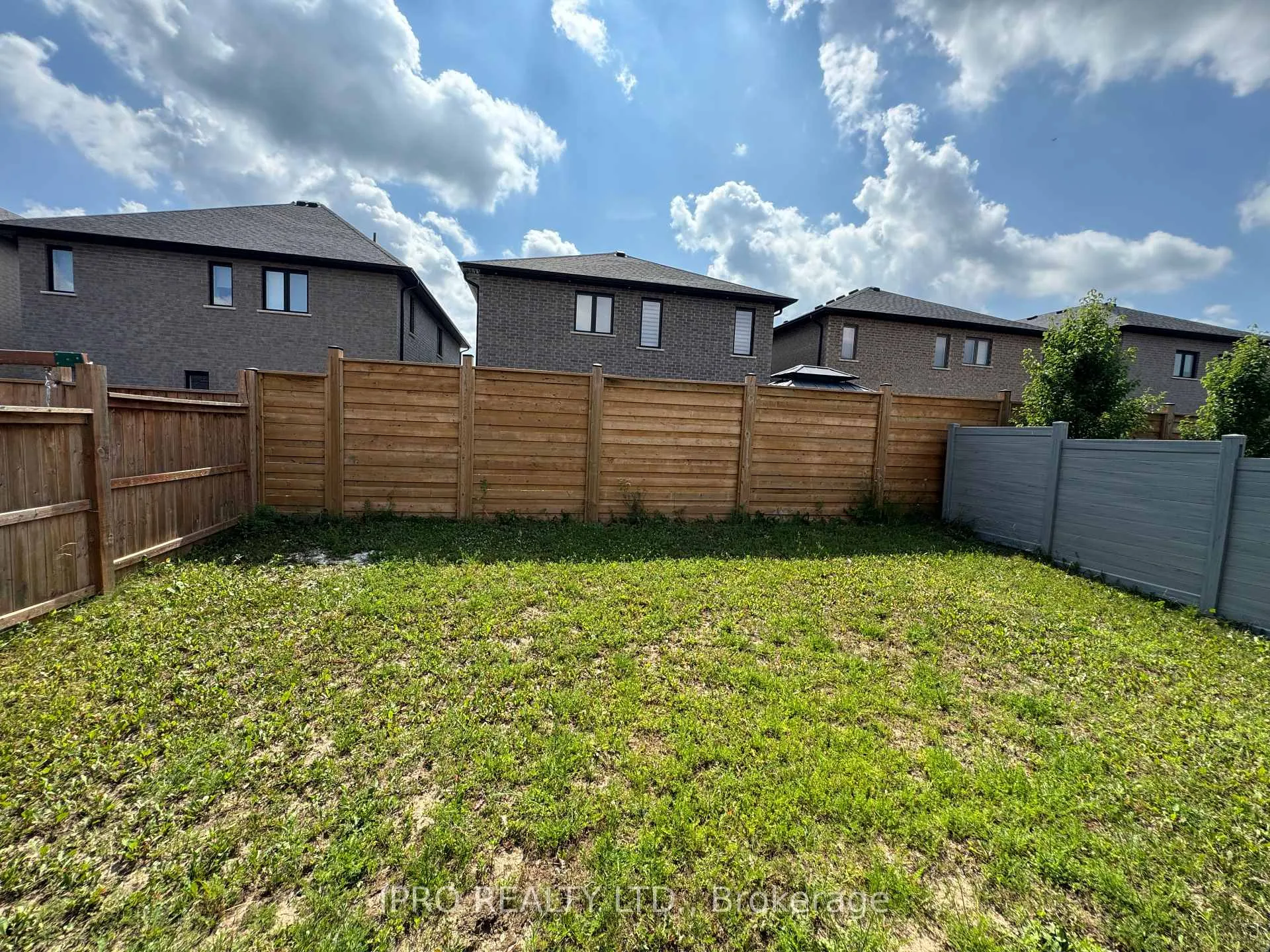 Photo 32 of 516 Doonwoods Crescent W, Kitchener — HOMEH