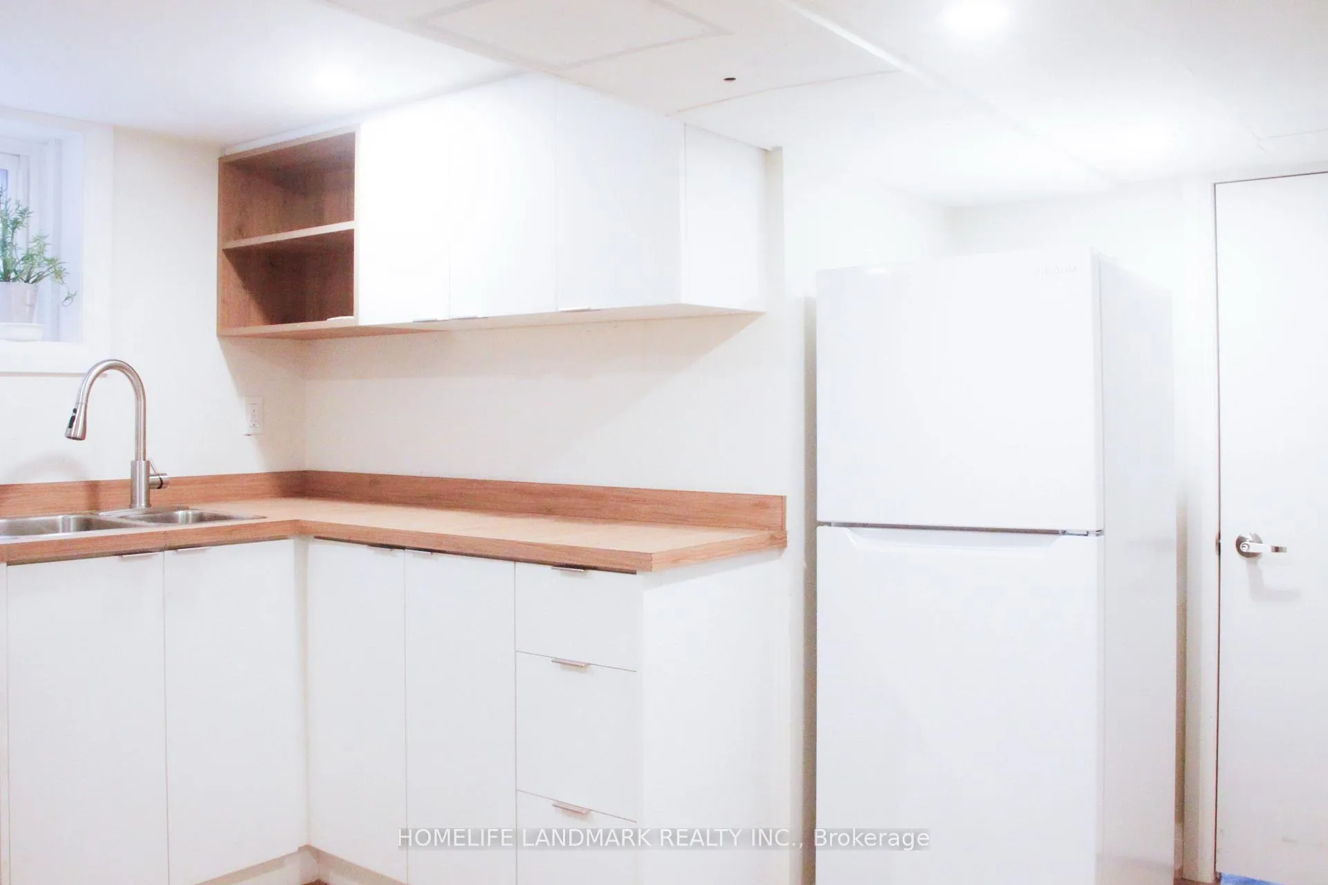 Photo 4 of 65 Glenwood Crescent, Toronto, O'Connor-Parkview — HOMEH