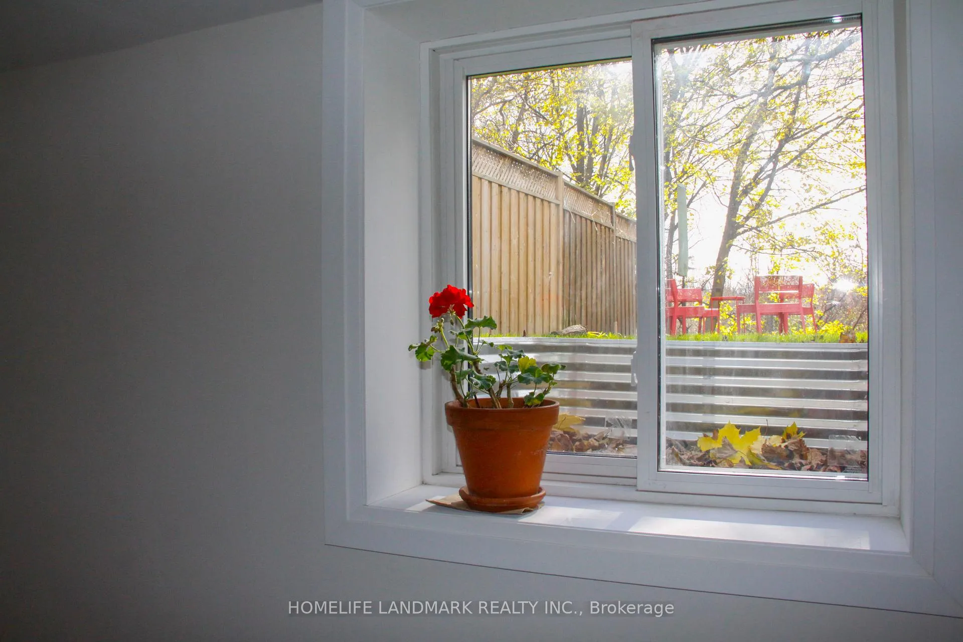 Photo 12 of 65 Glenwood Crescent, Toronto, O'Connor-Parkview — HOMEH