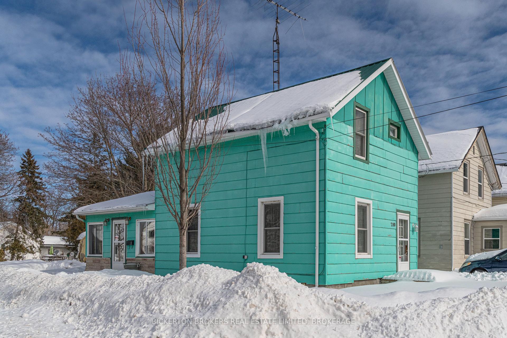 Photo 1 of 290 First Street W, Gananoque — HOMEH