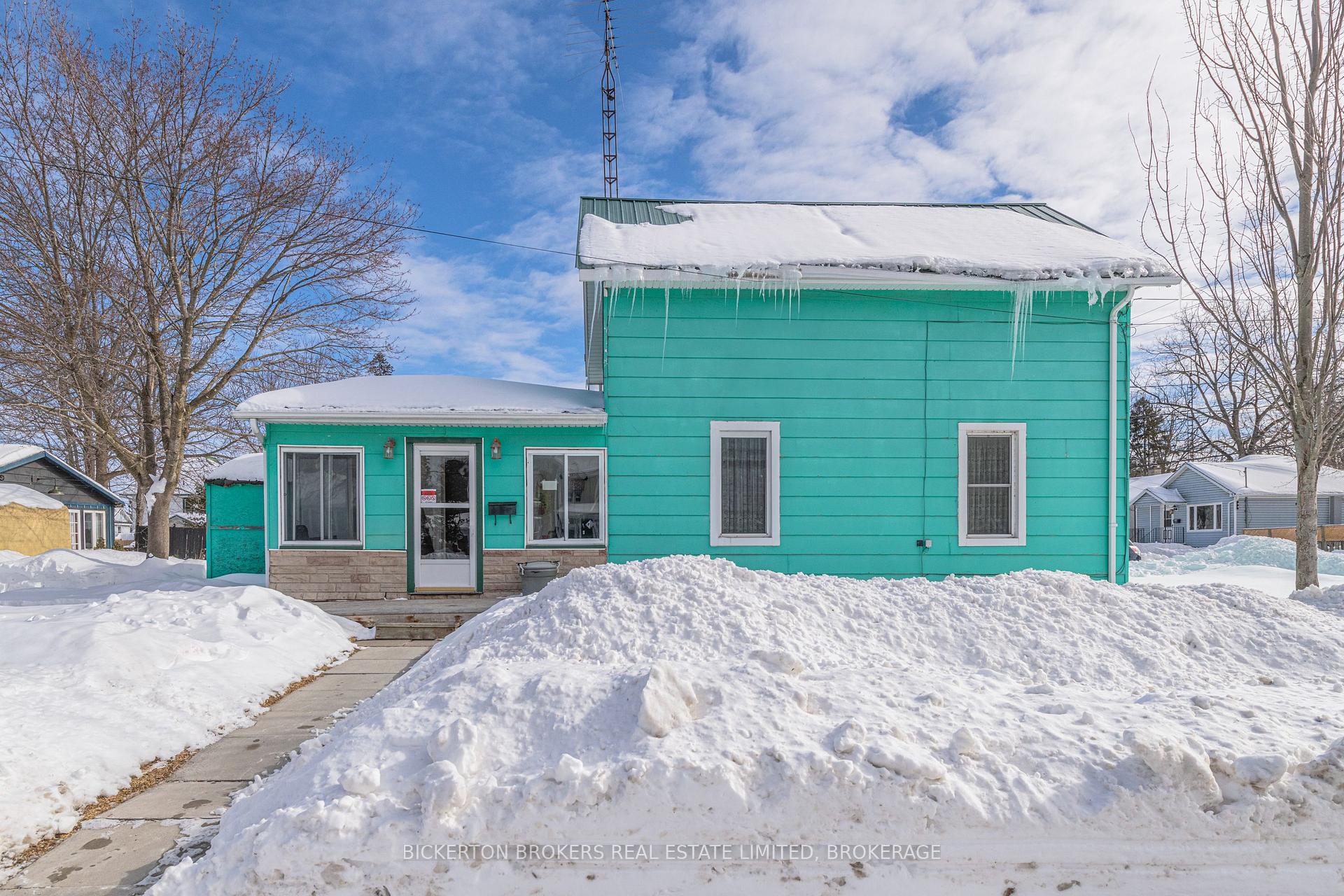 Photo 2 of 290 First Street W, Gananoque — HOMEH