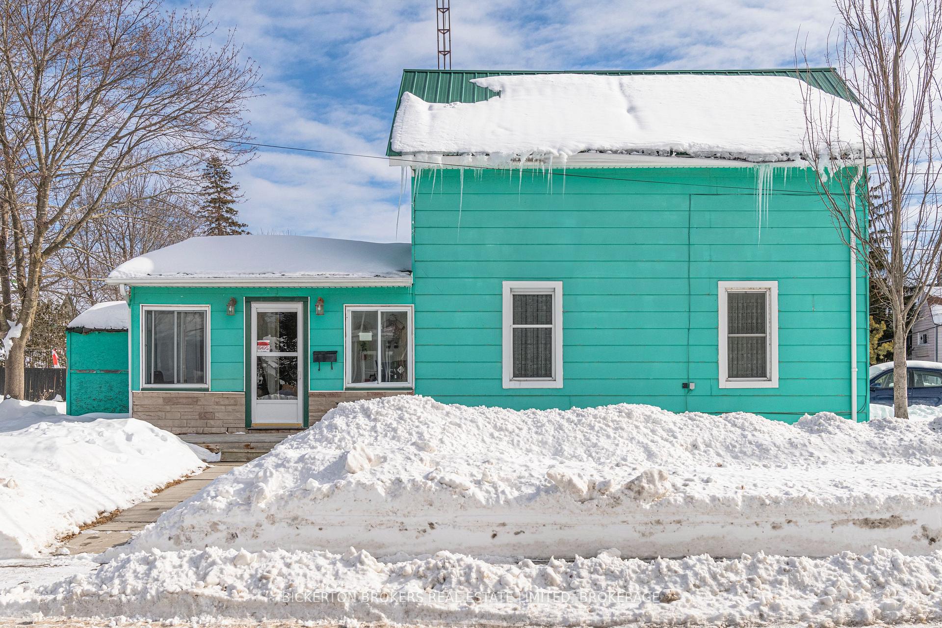 Photo 3 of 290 First Street W, Gananoque — HOMEH