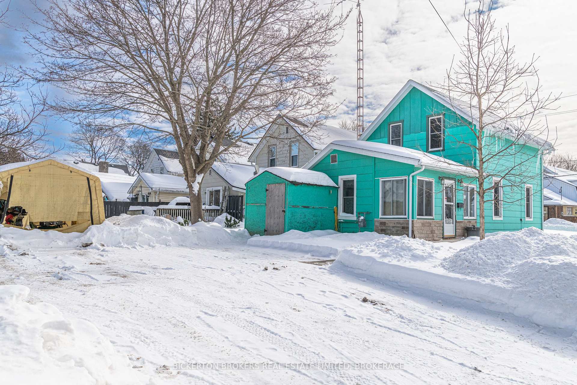Photo 4 of 290 First Street W, Gananoque — HOMEH