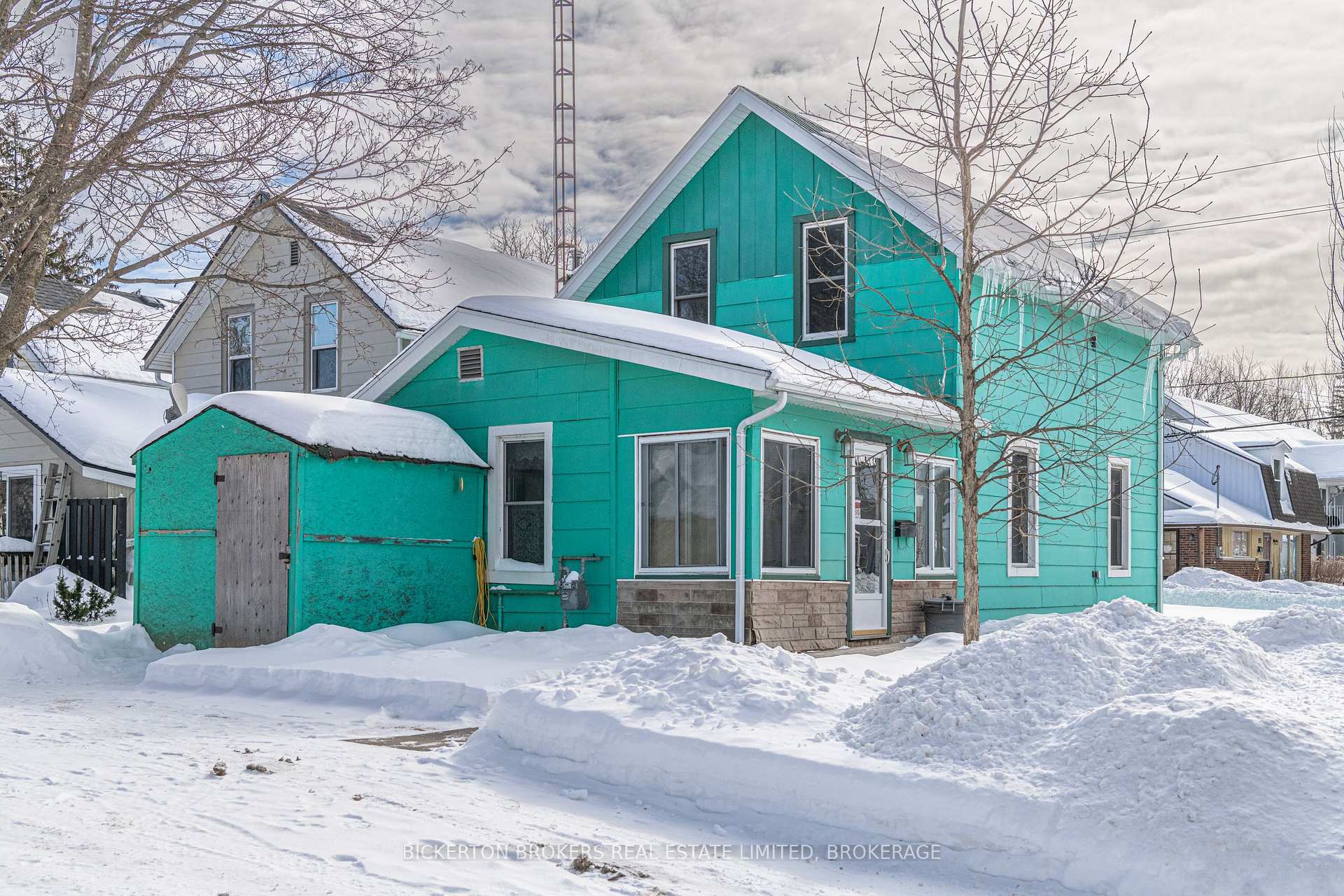 Photo 5 of 290 First Street W, Gananoque — HOMEH