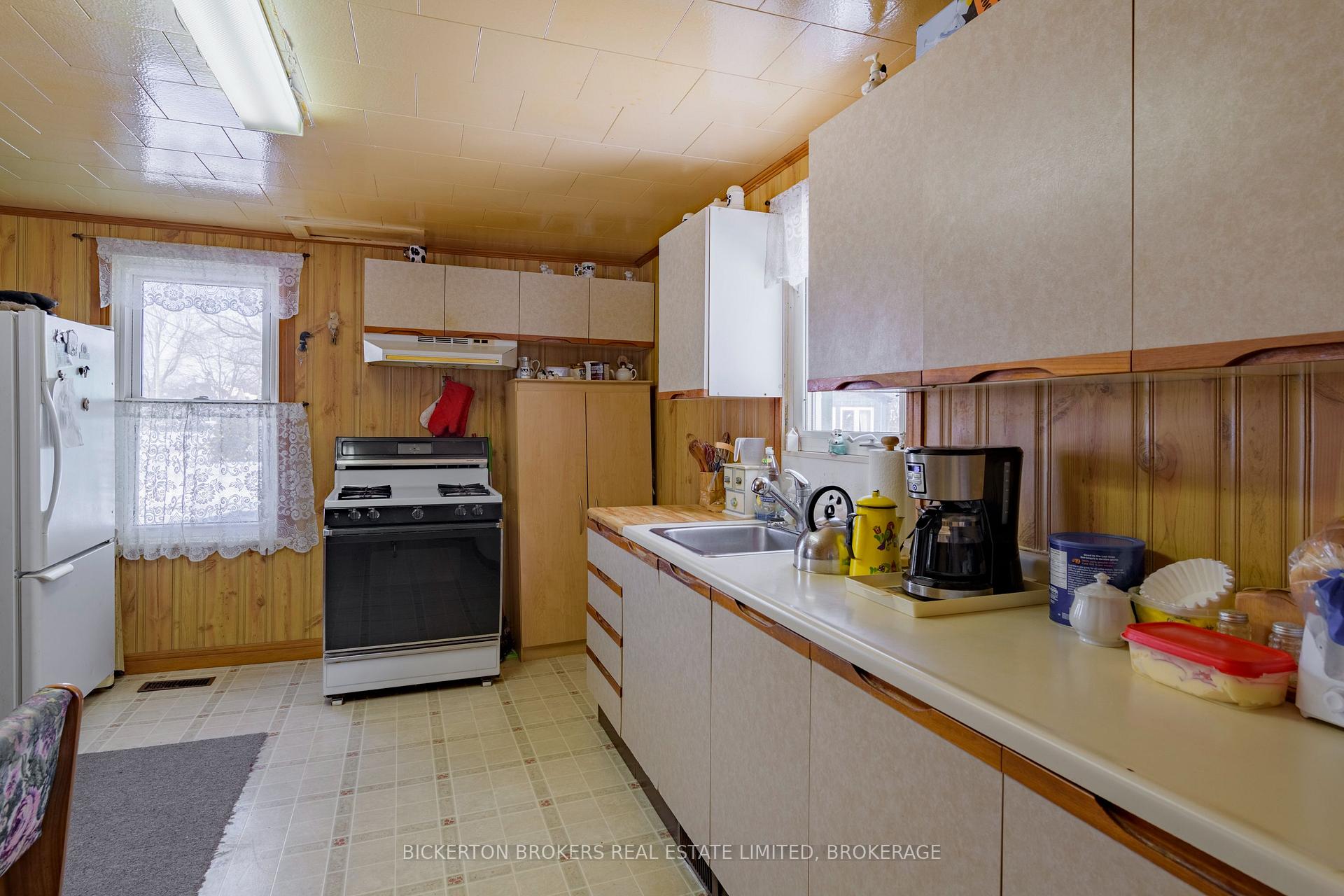 Photo 14 of 290 First Street W, Gananoque — HOMEH