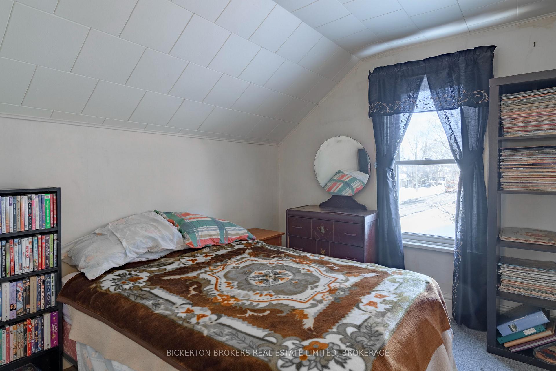 Photo 22 of 290 First Street W, Gananoque — HOMEH