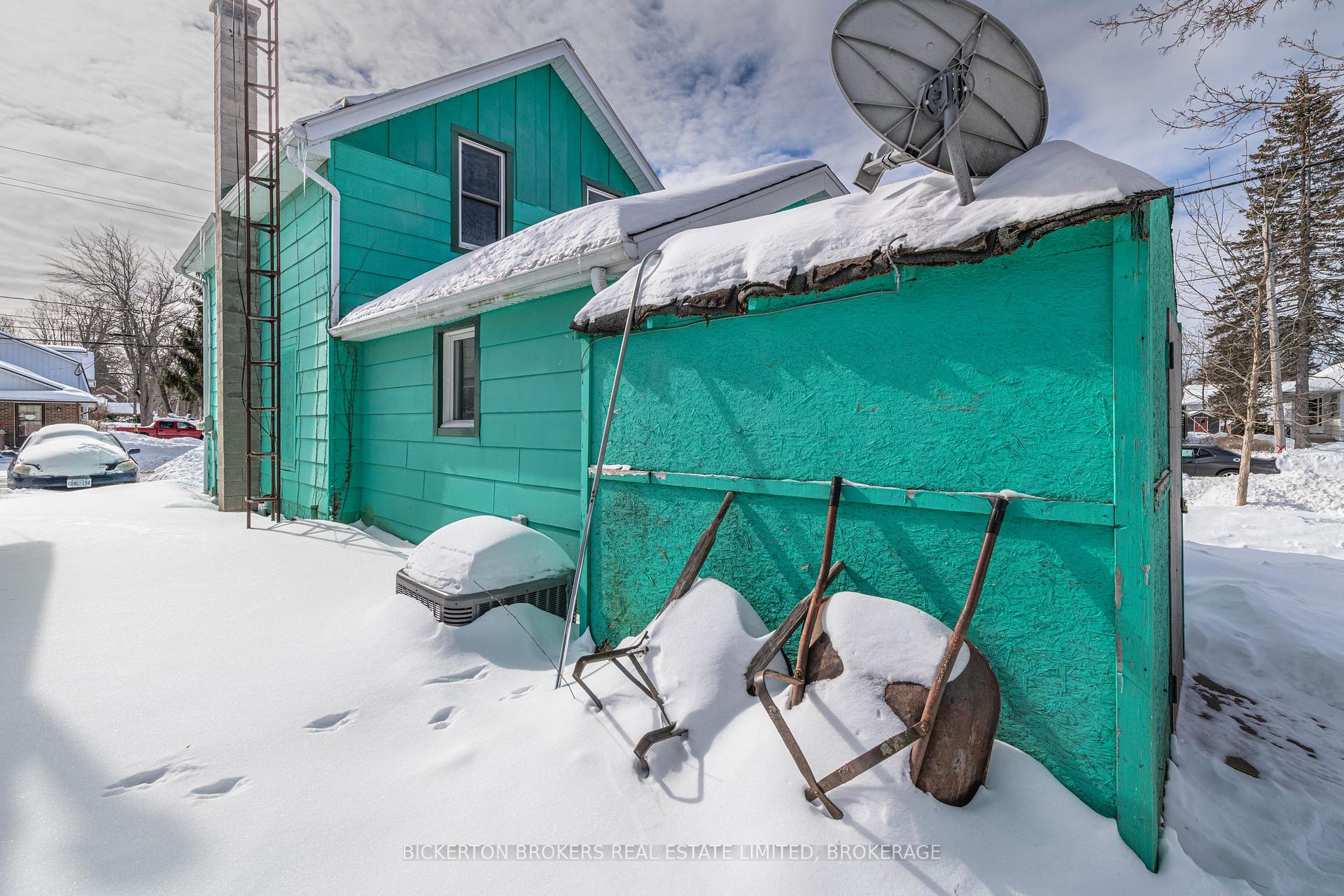 Photo 27 of 290 First Street W, Gananoque — HOMEH