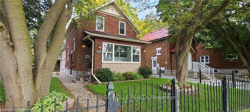 Front of Unit B, 326 Victoria Street