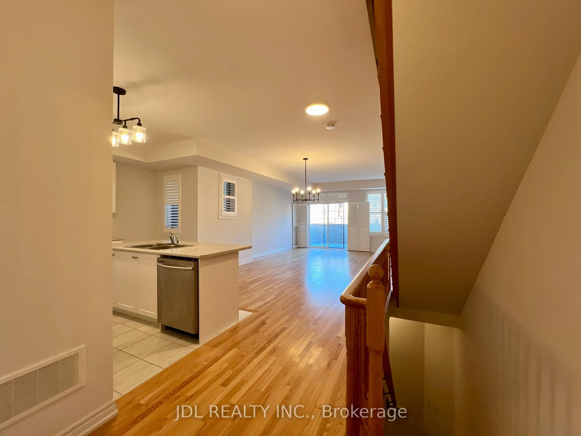 Photo 2 of 35 Jaffna Lane, Markham, Berczy — HOMEH