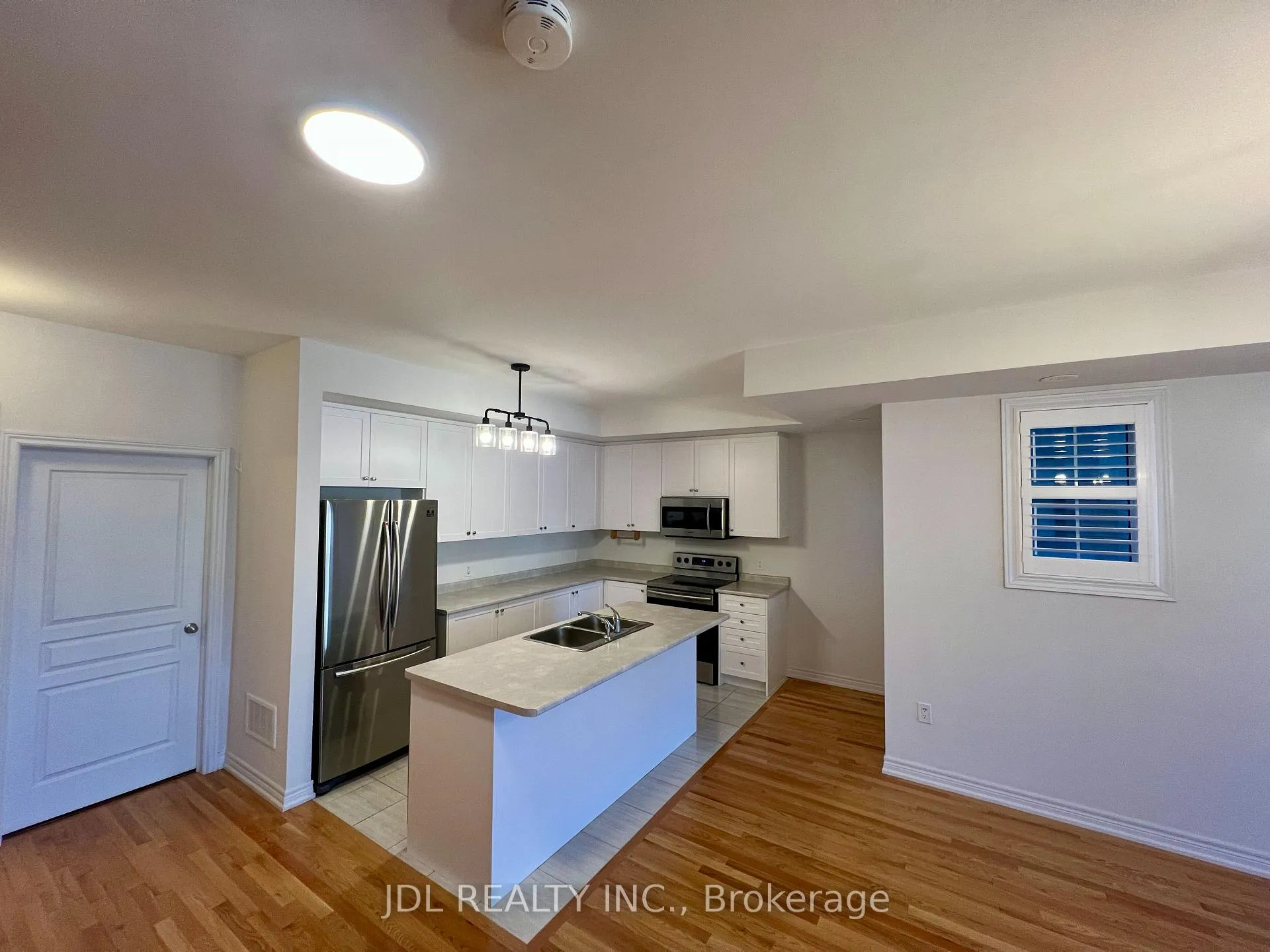 Photo 5 of 35 Jaffna Lane, Markham, Berczy — HOMEH