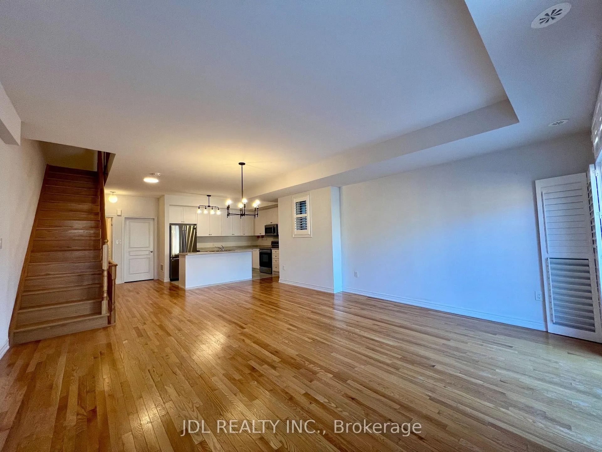 Photo 6 of 35 Jaffna Lane, Markham, Berczy — HOMEH