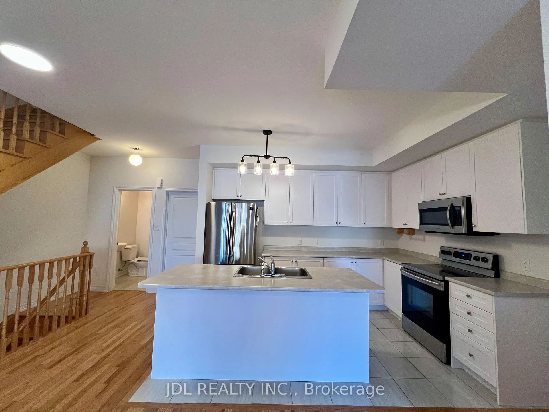 Photo 8 of 35 Jaffna Lane, Markham, Berczy — HOMEH