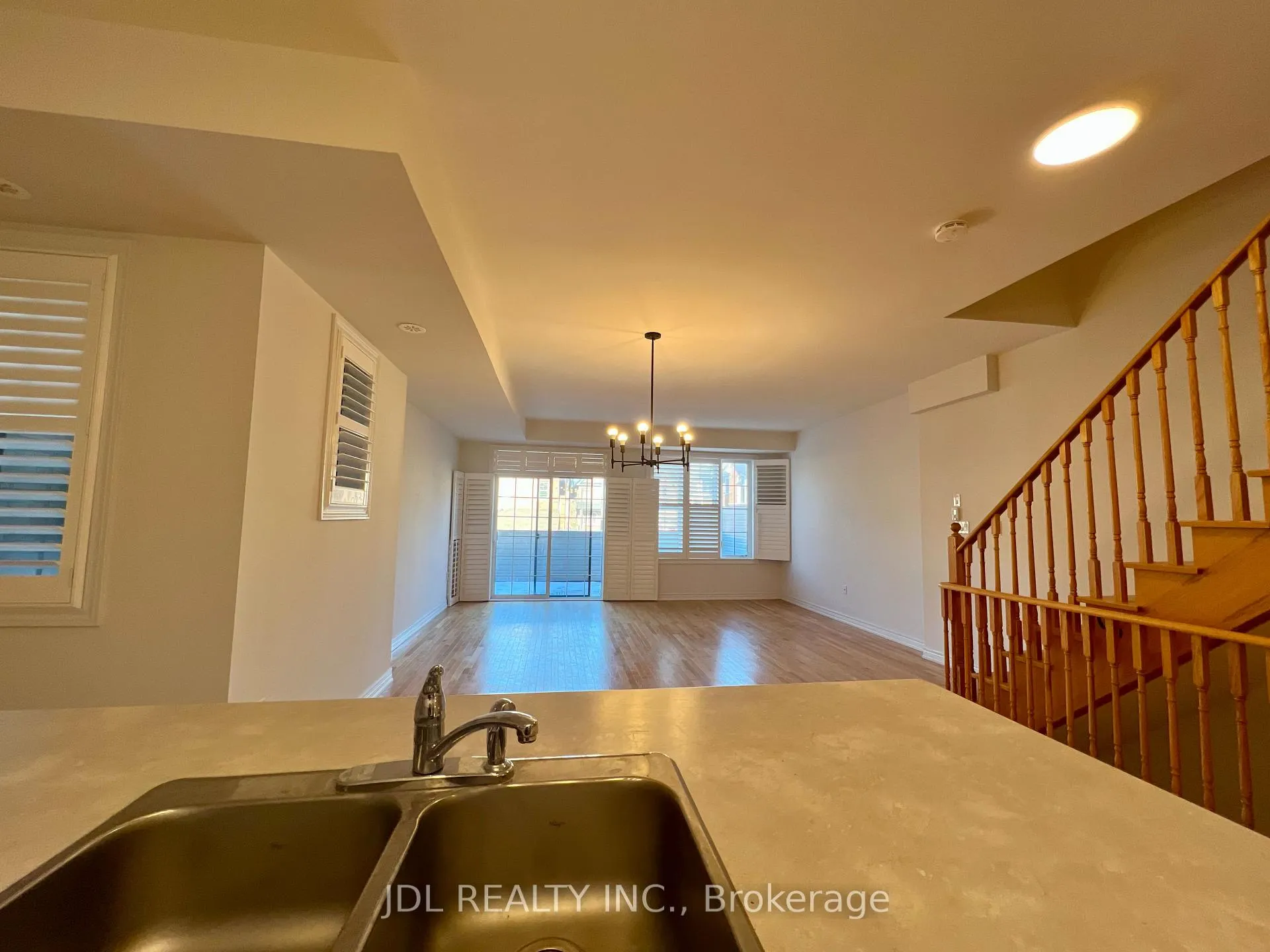 Photo 9 of 35 Jaffna Lane, Markham, Berczy — HOMEH