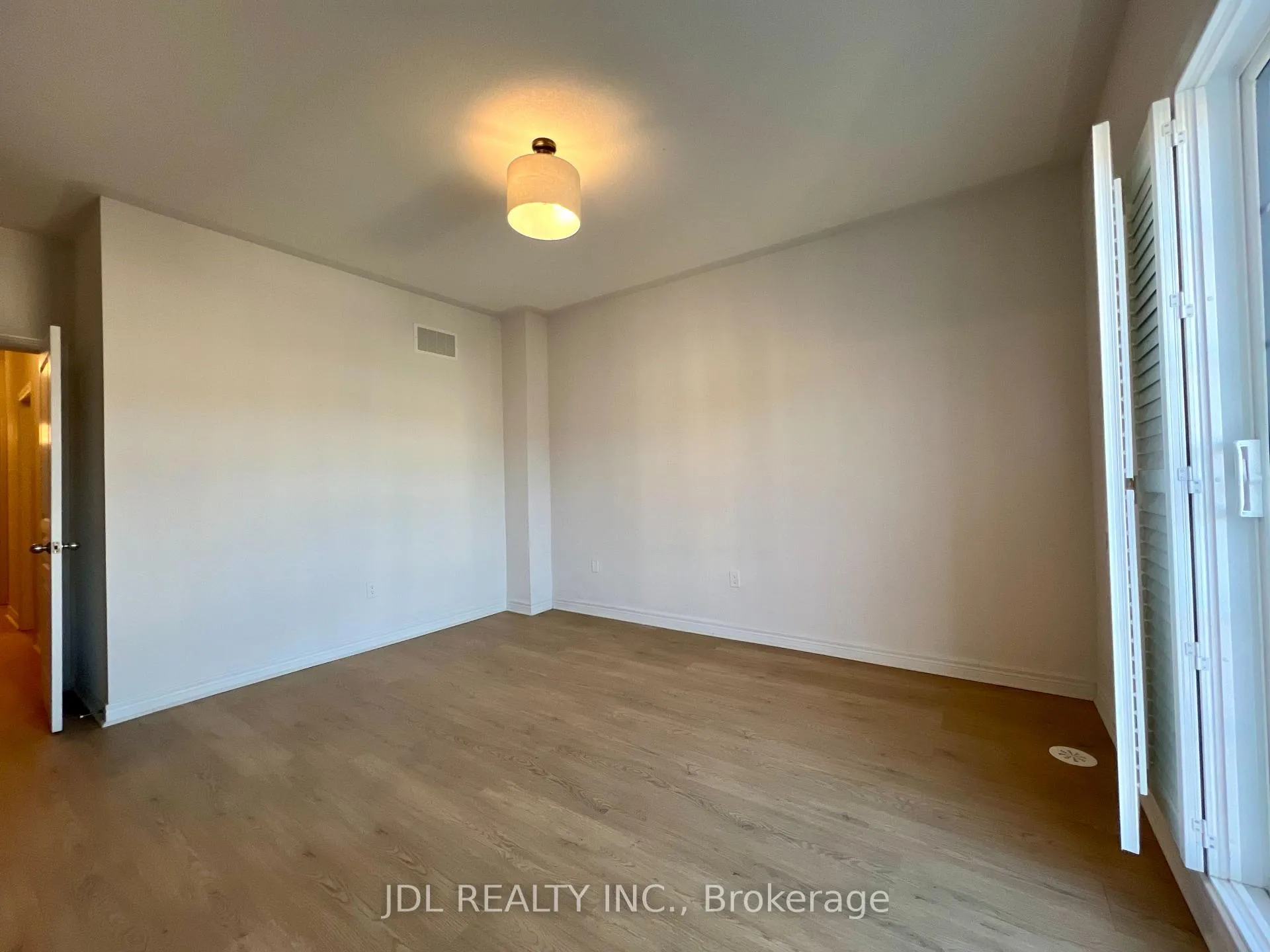 Photo 14 of 35 Jaffna Lane, Markham, Berczy — HOMEH