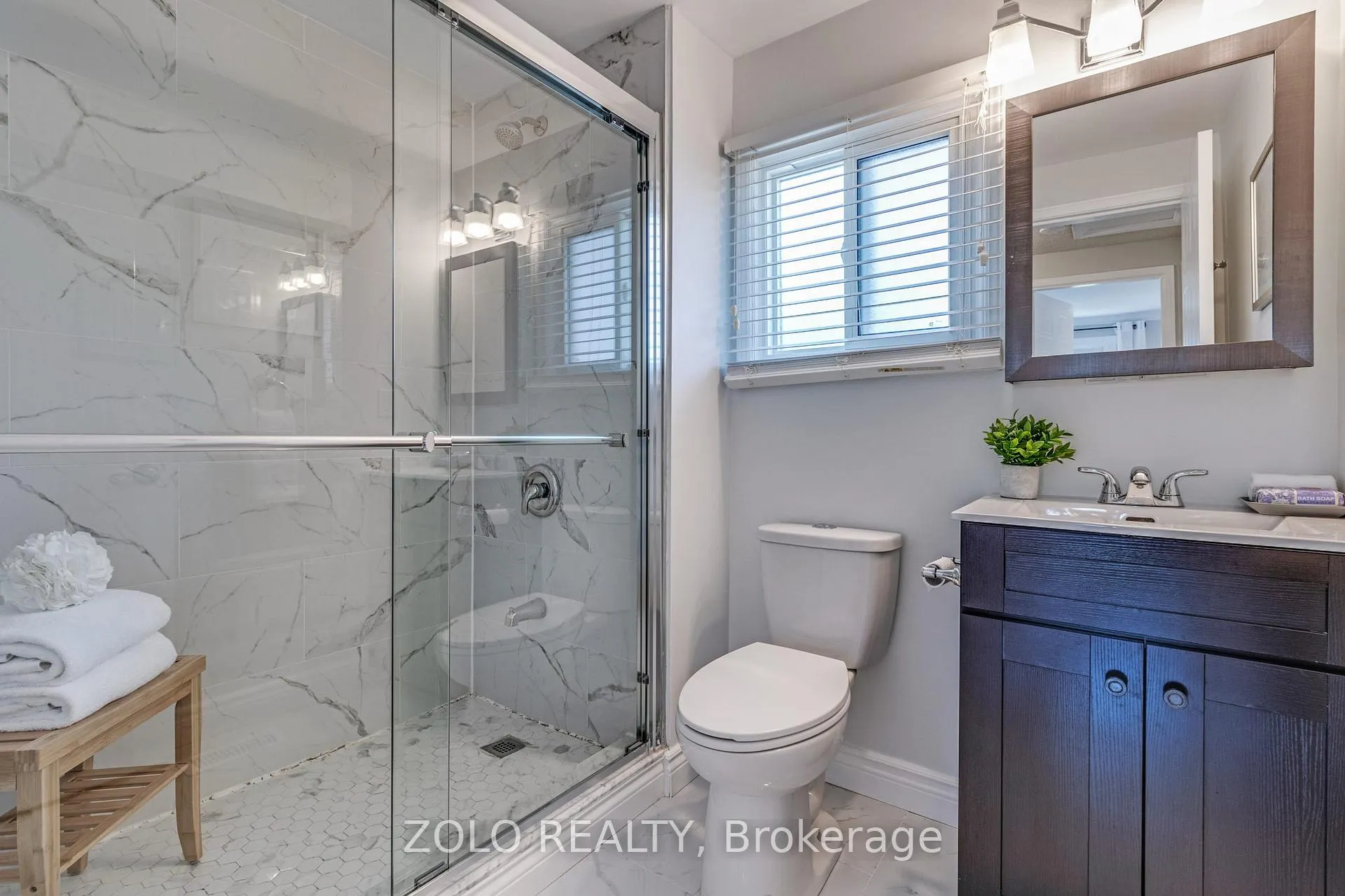 Photo 10 of 710 Hayes Avenue, Oshawa, Pinecrest — HOMEH