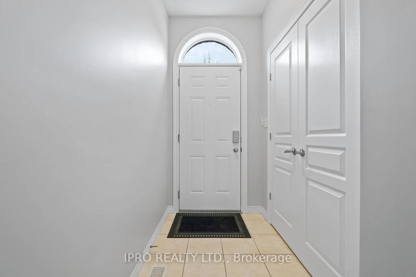 Photo 4 of 30 Robert Peel Road, Kitchener, Mount Hope Huron Park — HOMEH