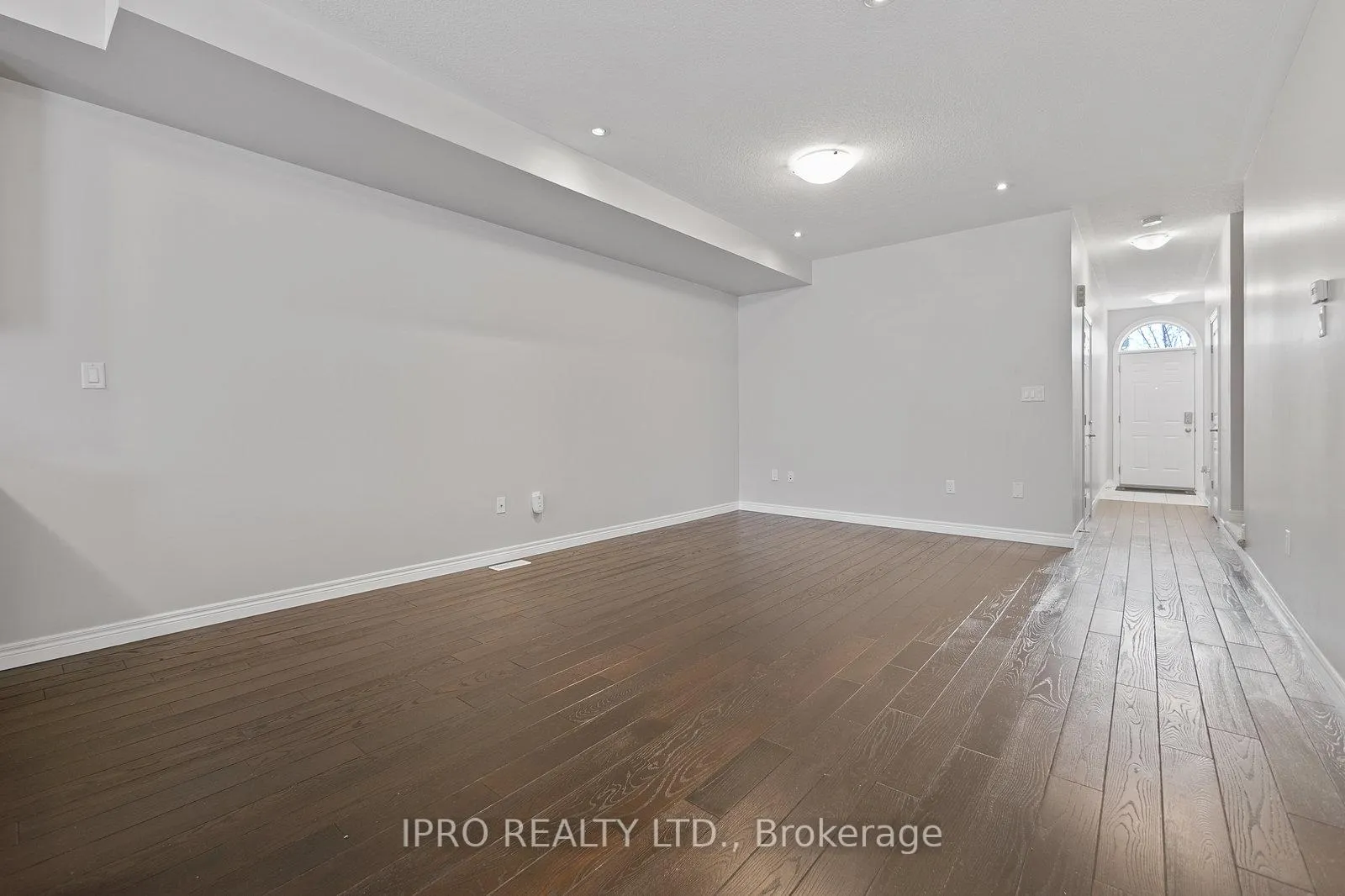 Photo 10 of 30 Robert Peel Road, Kitchener, Mount Hope Huron Park — HOMEH