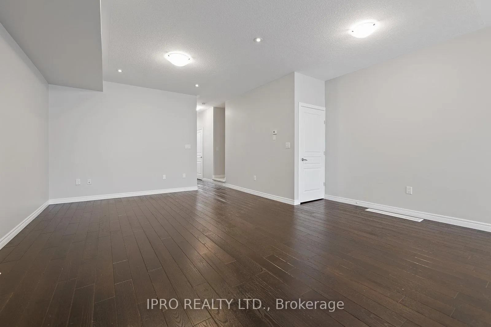 Photo 11 of 30 Robert Peel Road, Kitchener, Mount Hope Huron Park — HOMEH