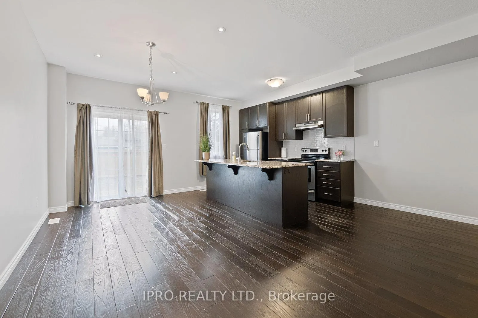 Photo 12 of 30 Robert Peel Road, Kitchener, Mount Hope Huron Park — HOMEH
